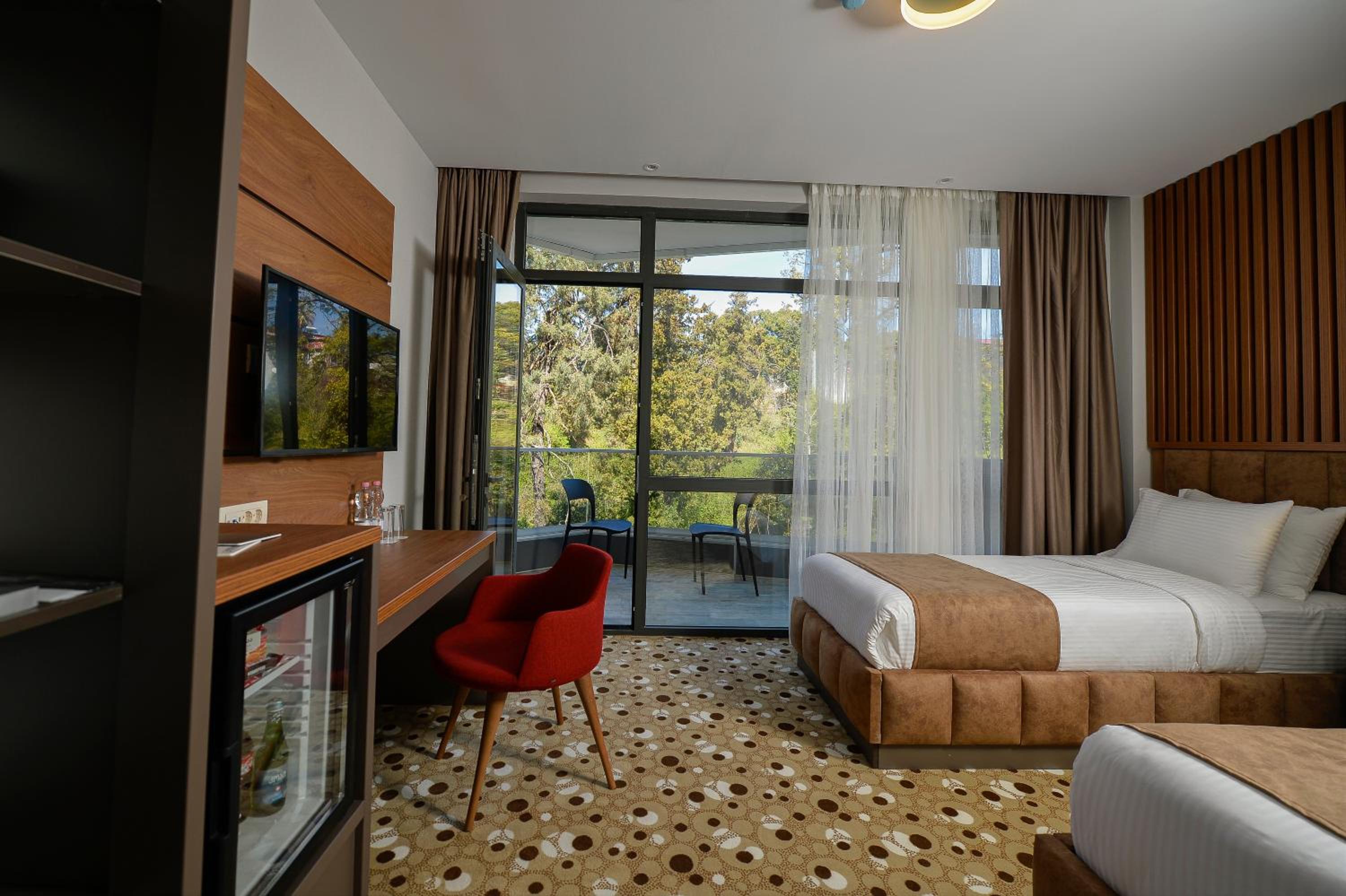 Standard Twin Room with Garden View - Photo 6