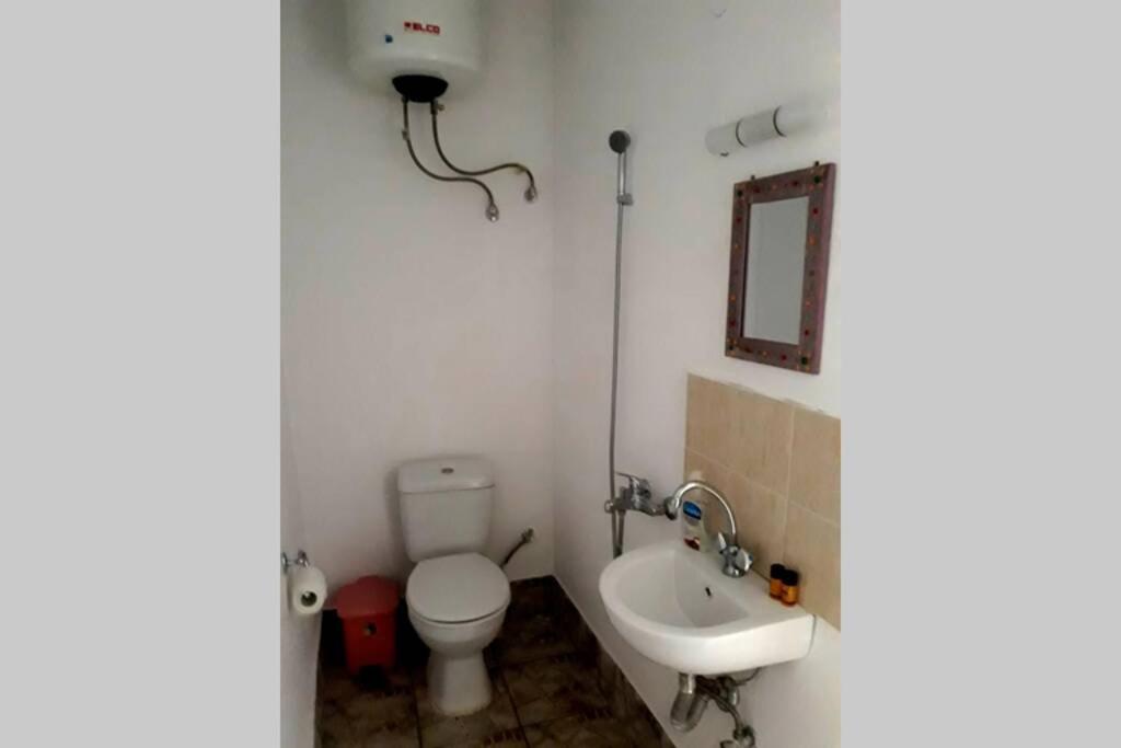 One-Bedroom House - Photo 11