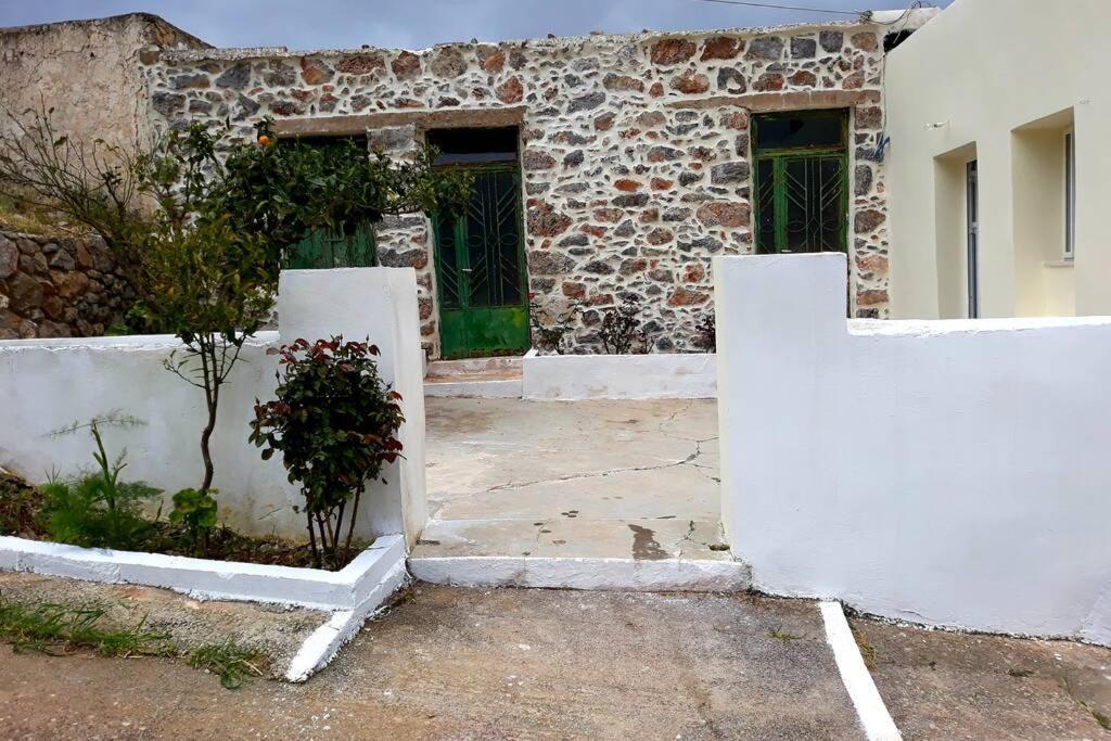One-Bedroom House - Photo 14