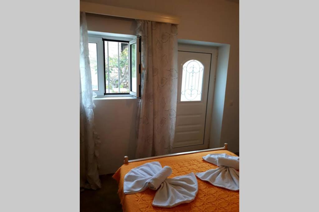 One-Bedroom House - Photo 17