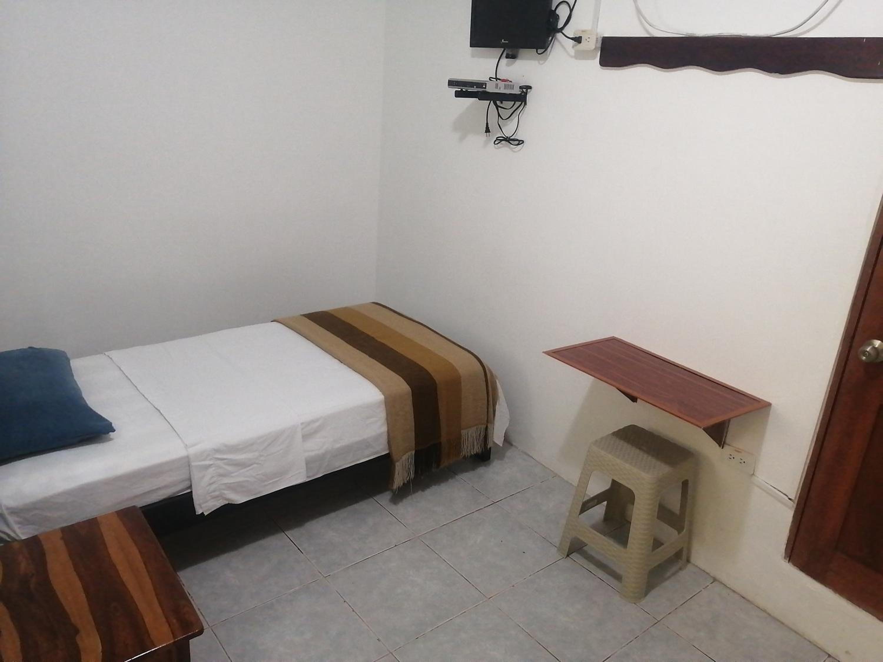 Single Room with Private Bathroom photo 2