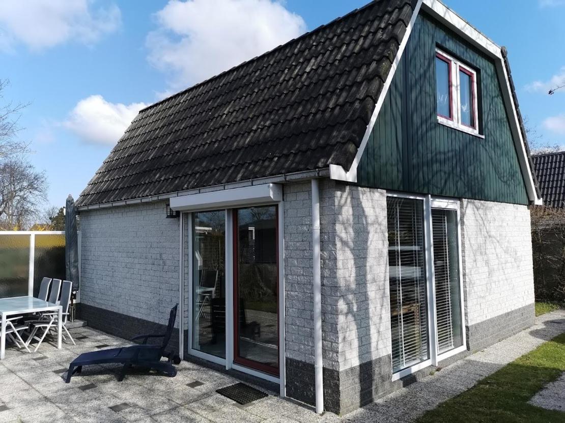 Three-Bedroom House photo 2