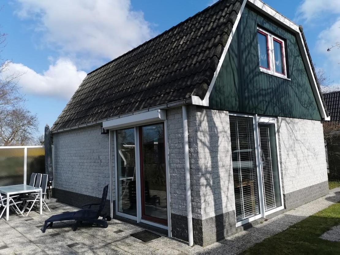Three-Bedroom House photo 3