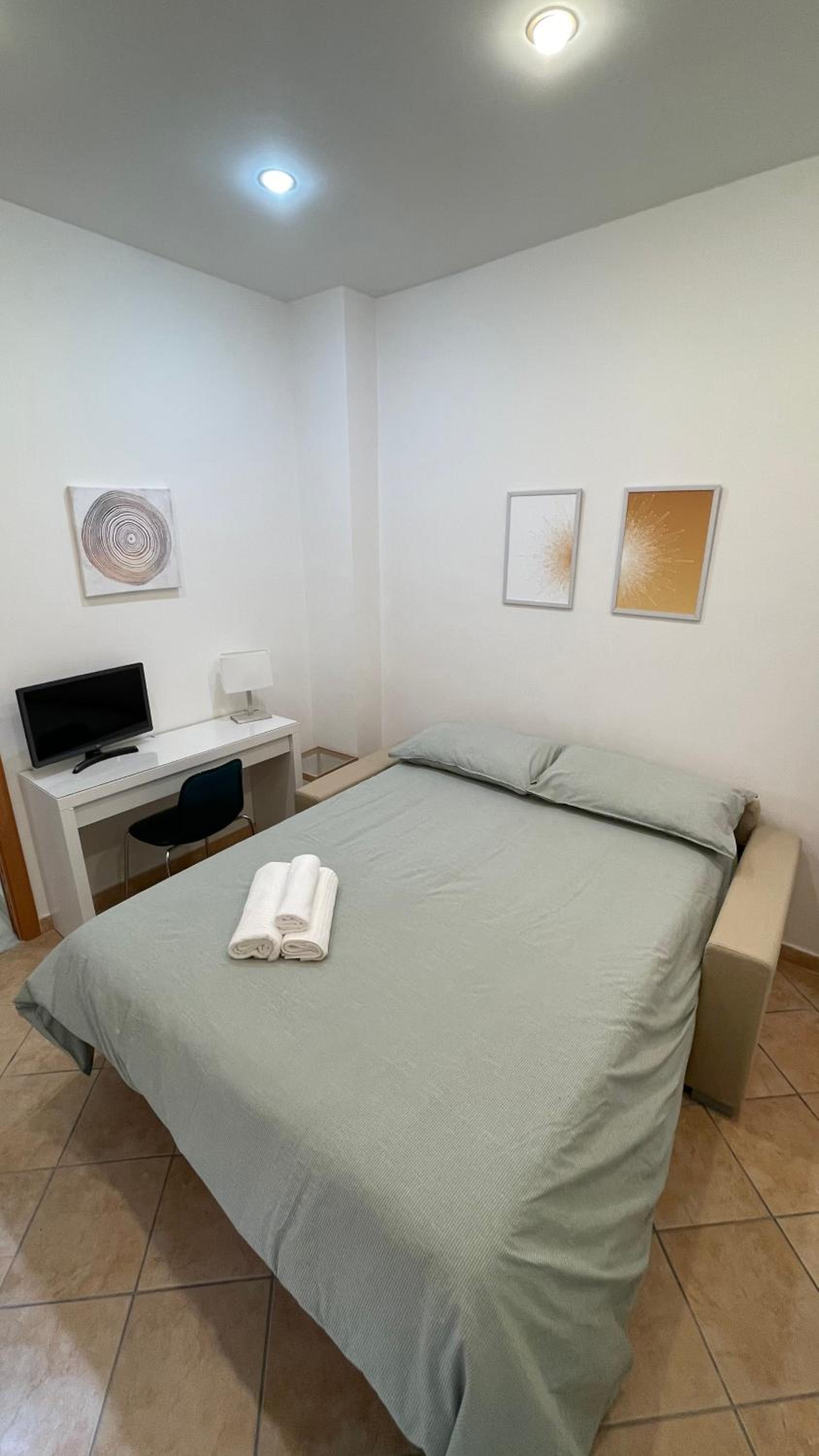 Studio Apartment with One Double Bed