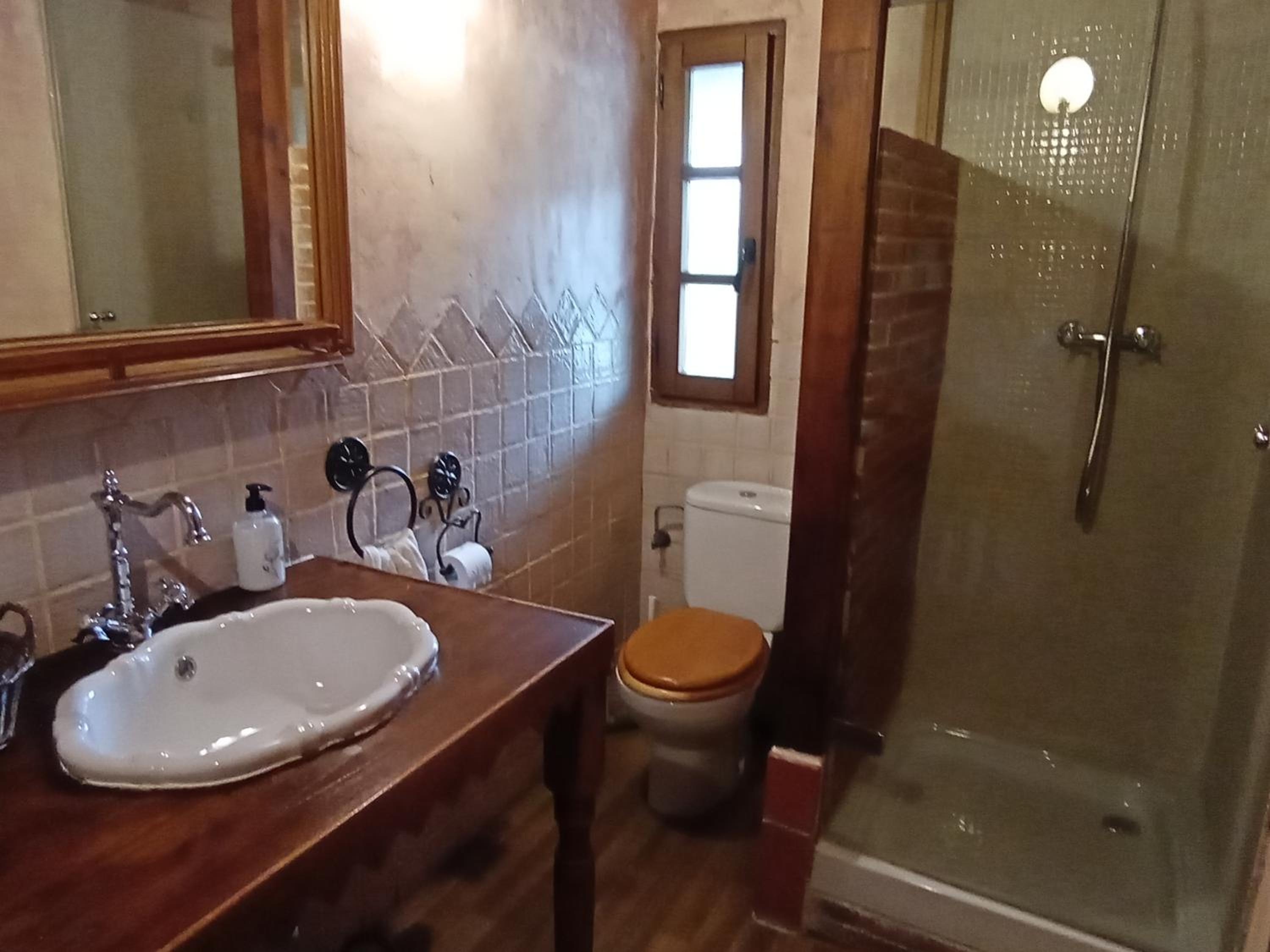 Family Room with Bathroom photo 3