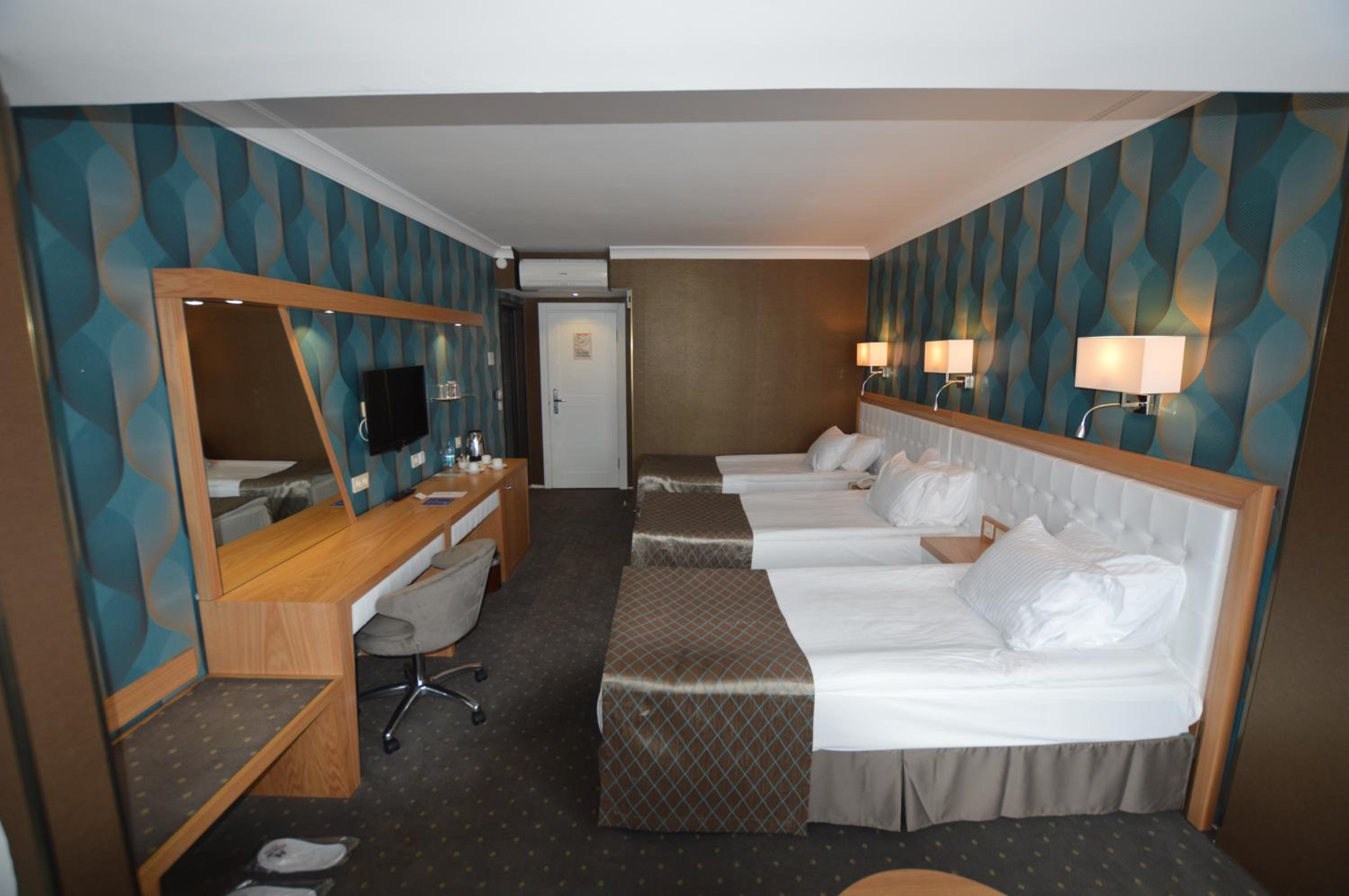 Deluxe Triple Room photo 3