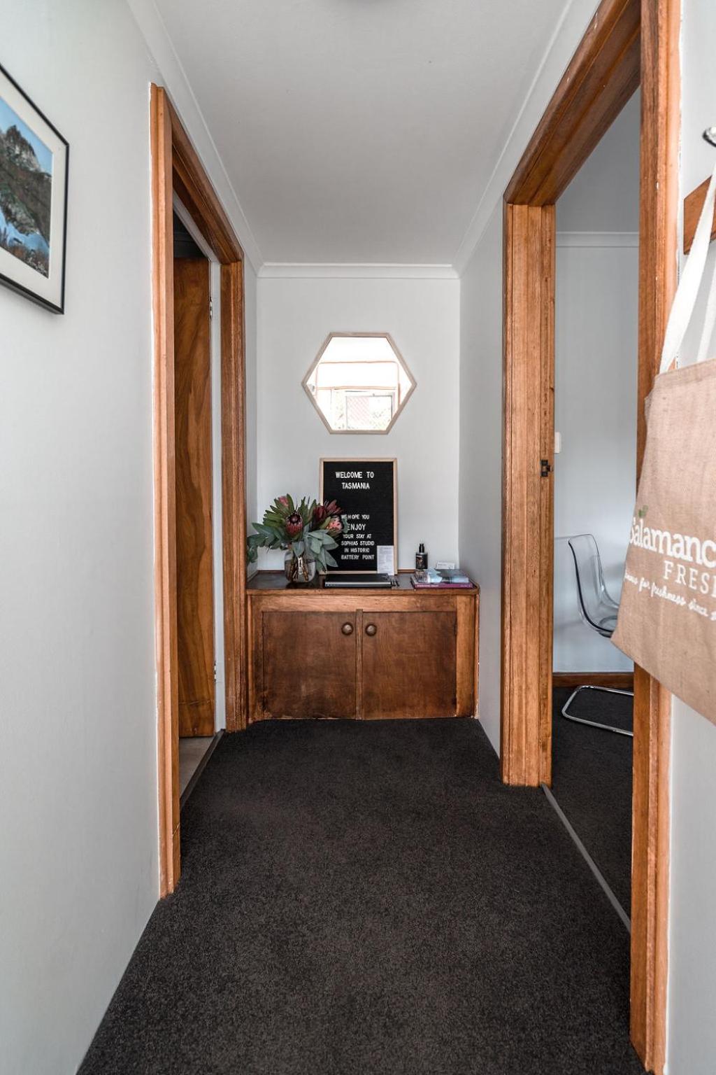 One-Bedroom Apartment - Photo 1