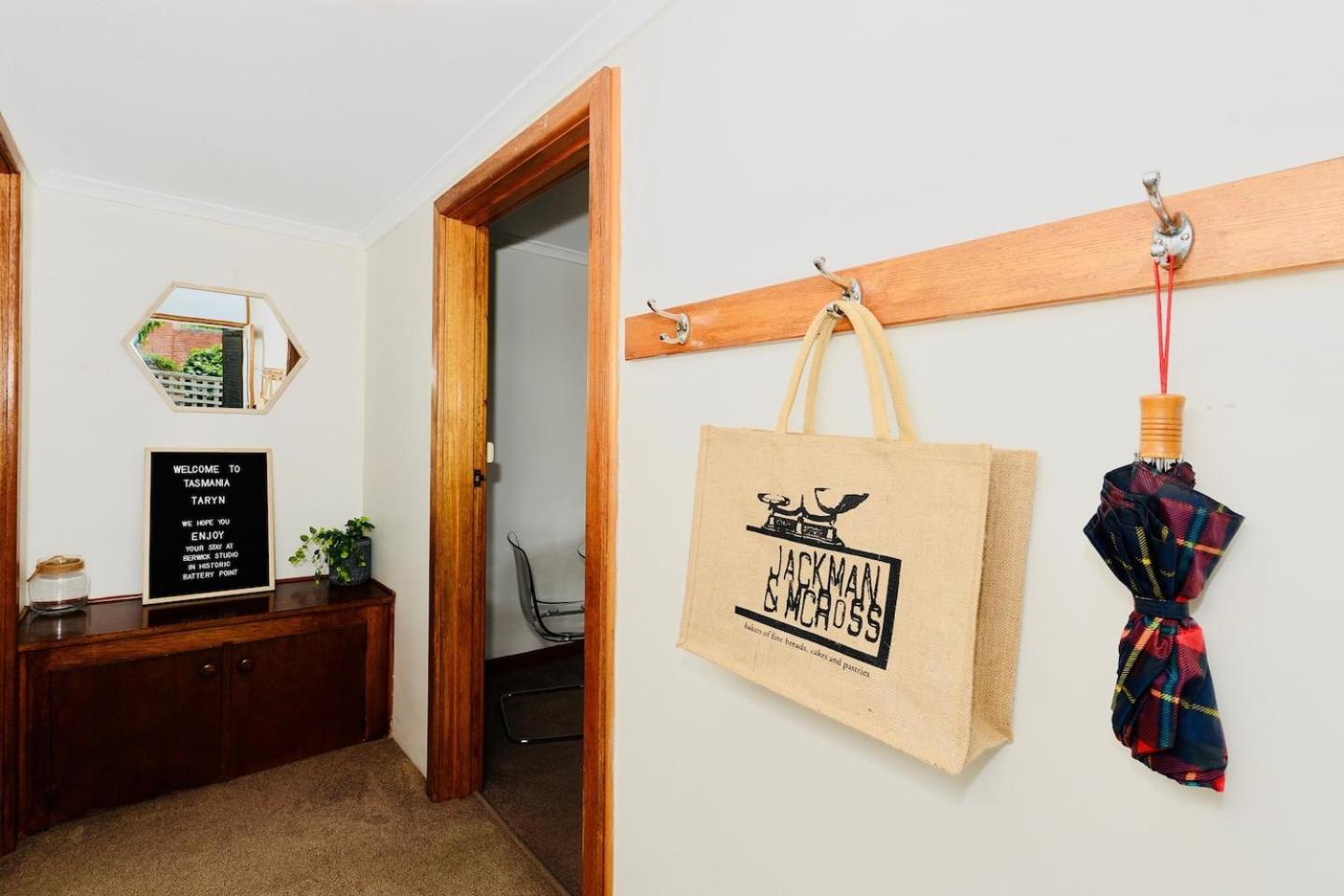One-Bedroom Apartment - Photo 5