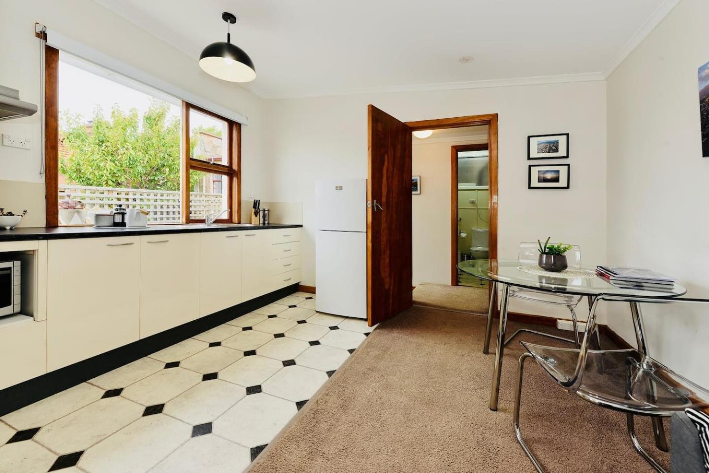 One-Bedroom Apartment - Photo 4