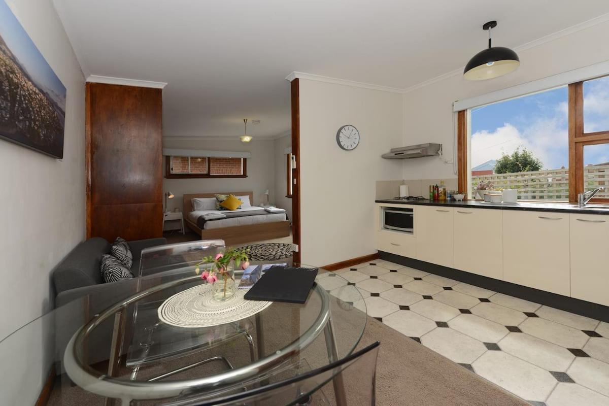 One-Bedroom Apartment - Photo 2