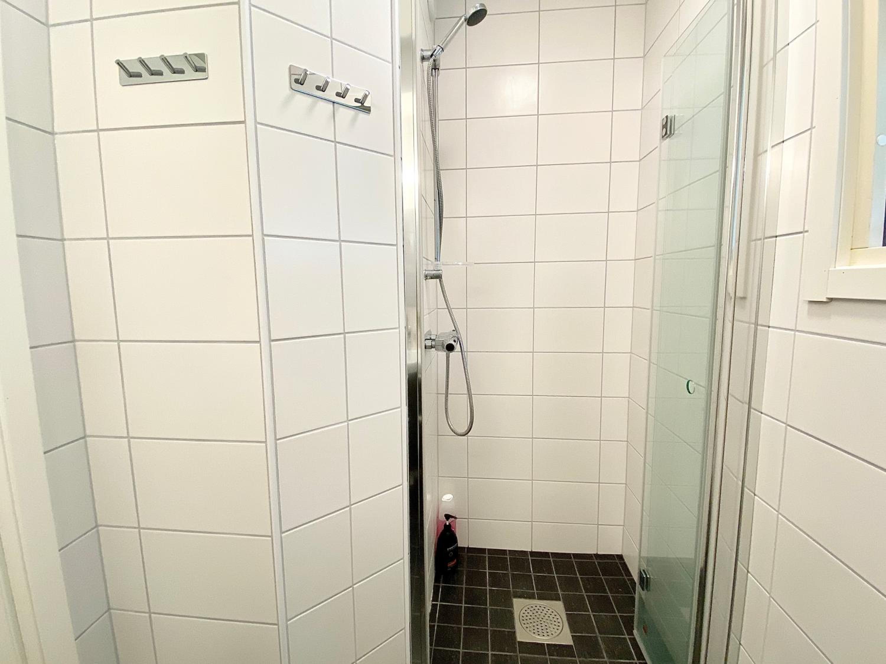 Single Room with Shared Bathroom photo 3