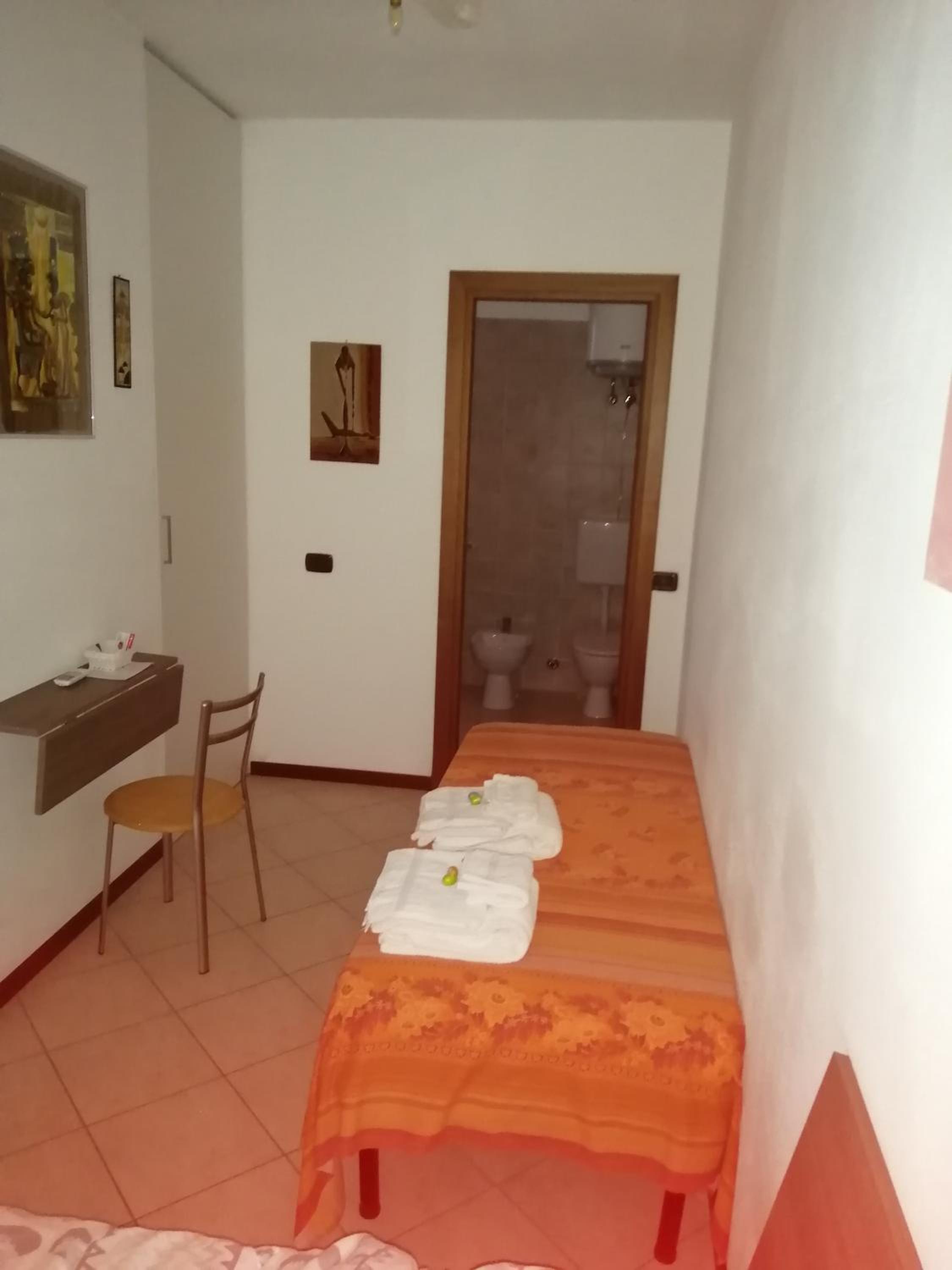 Triple Room with Bathroom - Photo 2