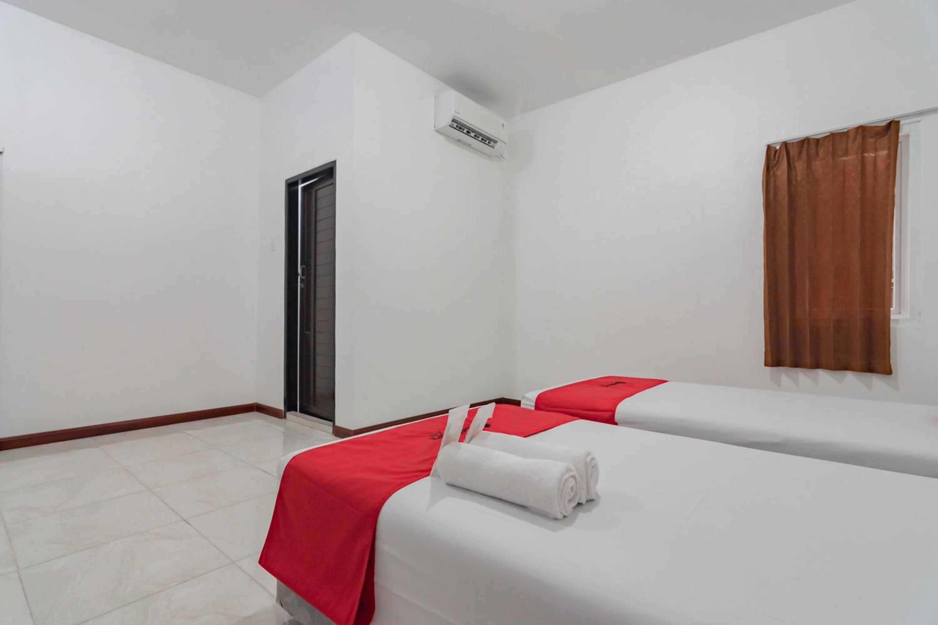 Twin Room - Photo 2