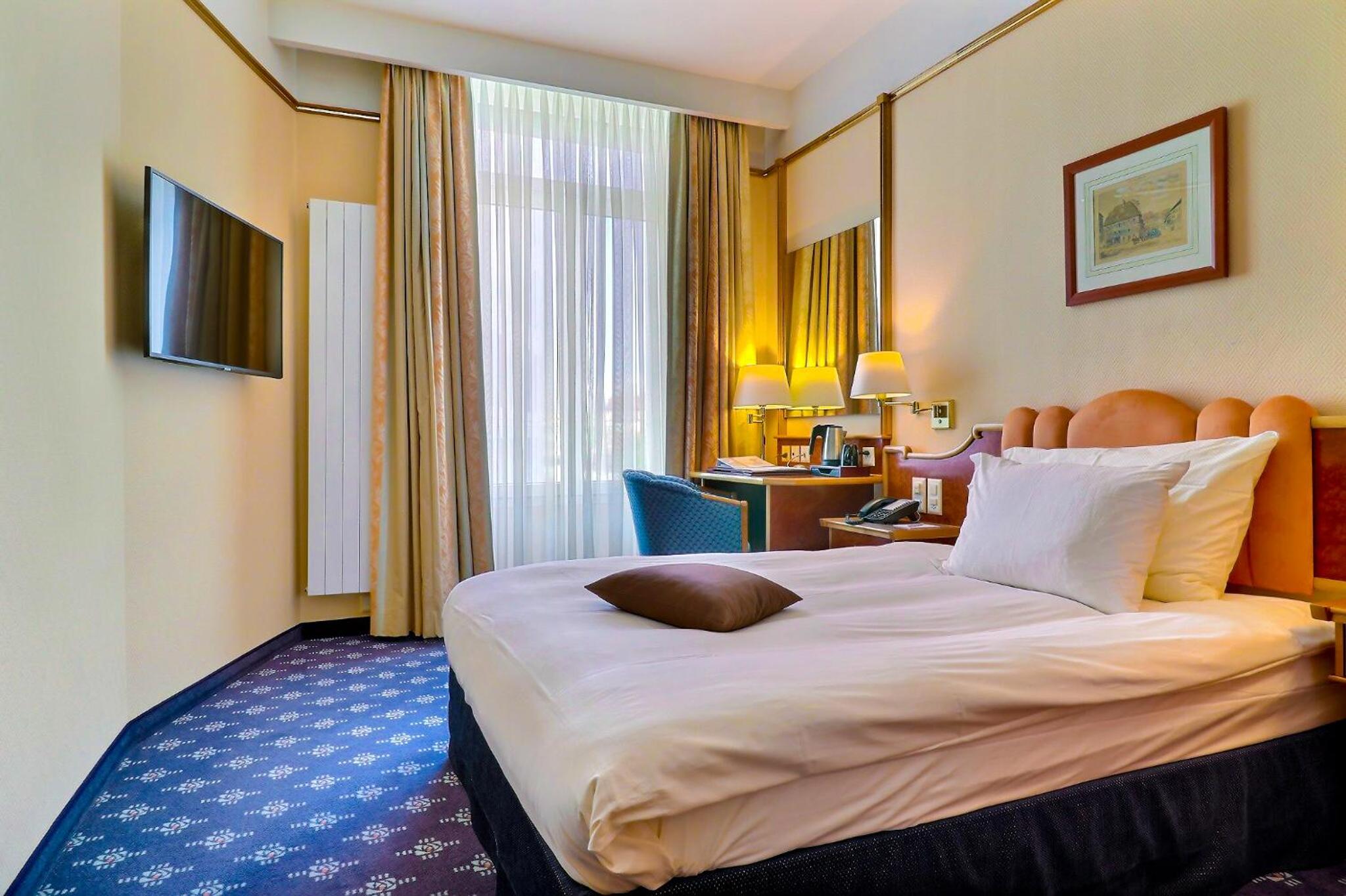 Standard Single Room with Street View