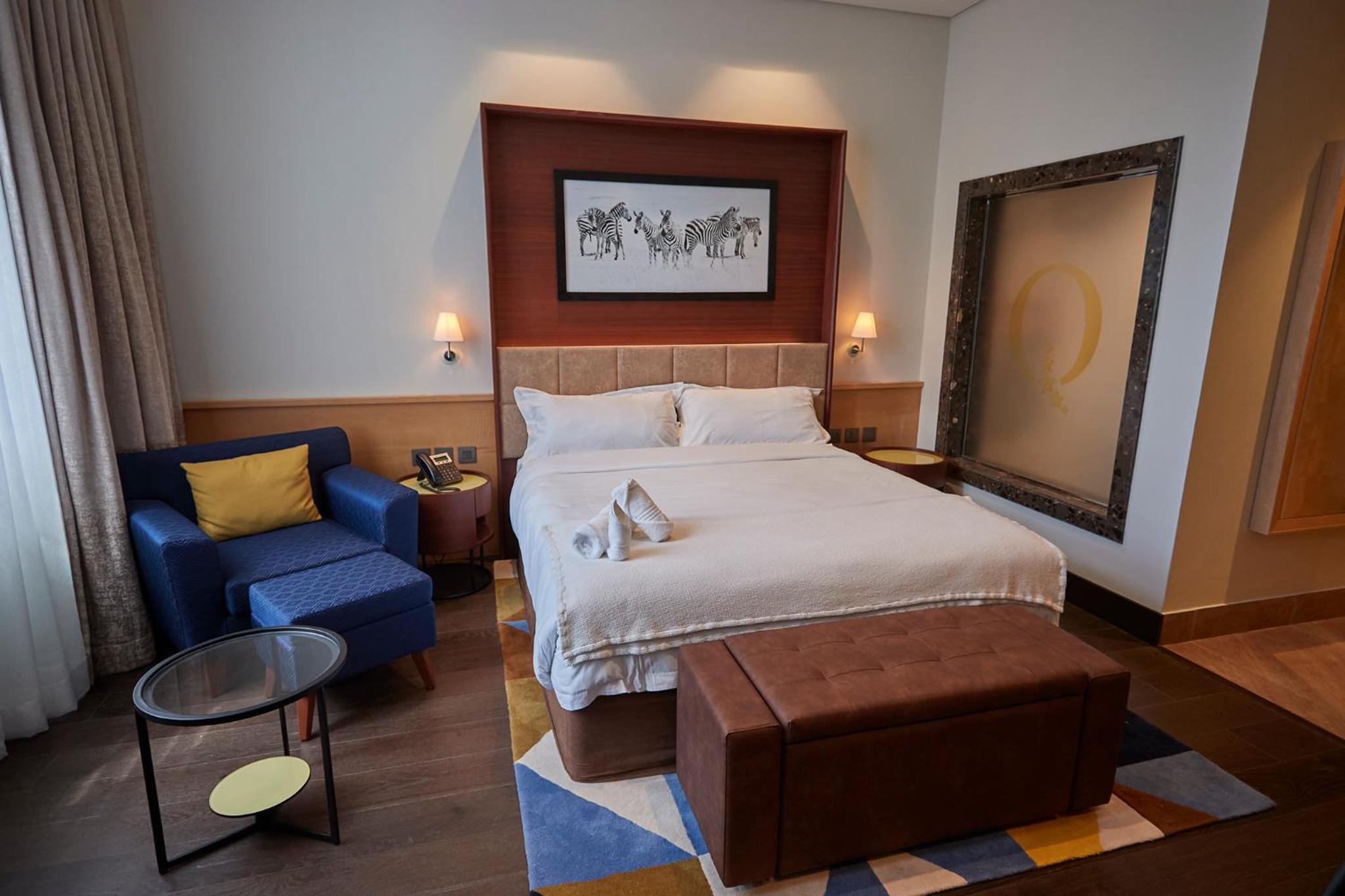 Executive Suite - Photo 9