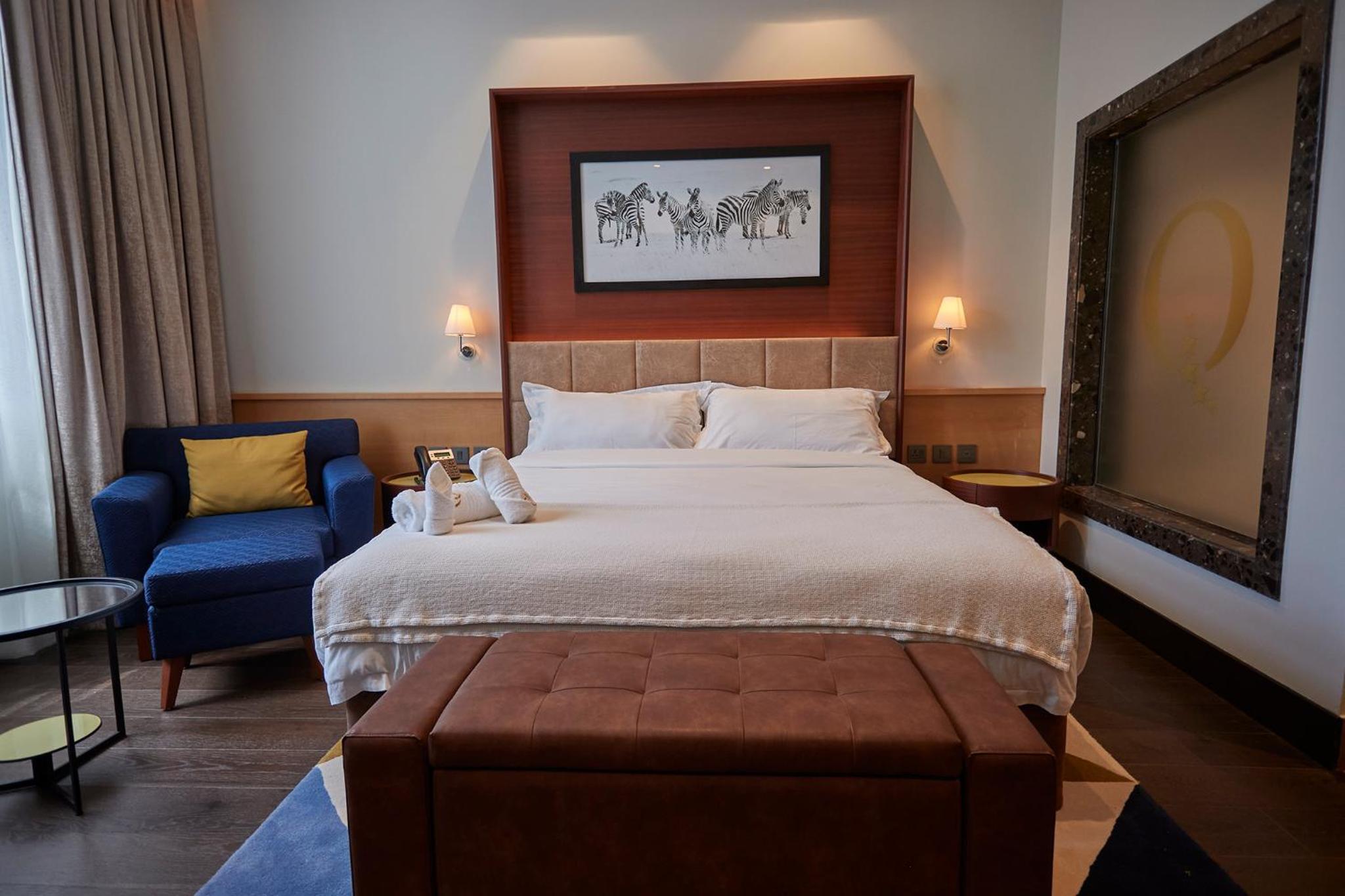 Executive Suite - Photo 8