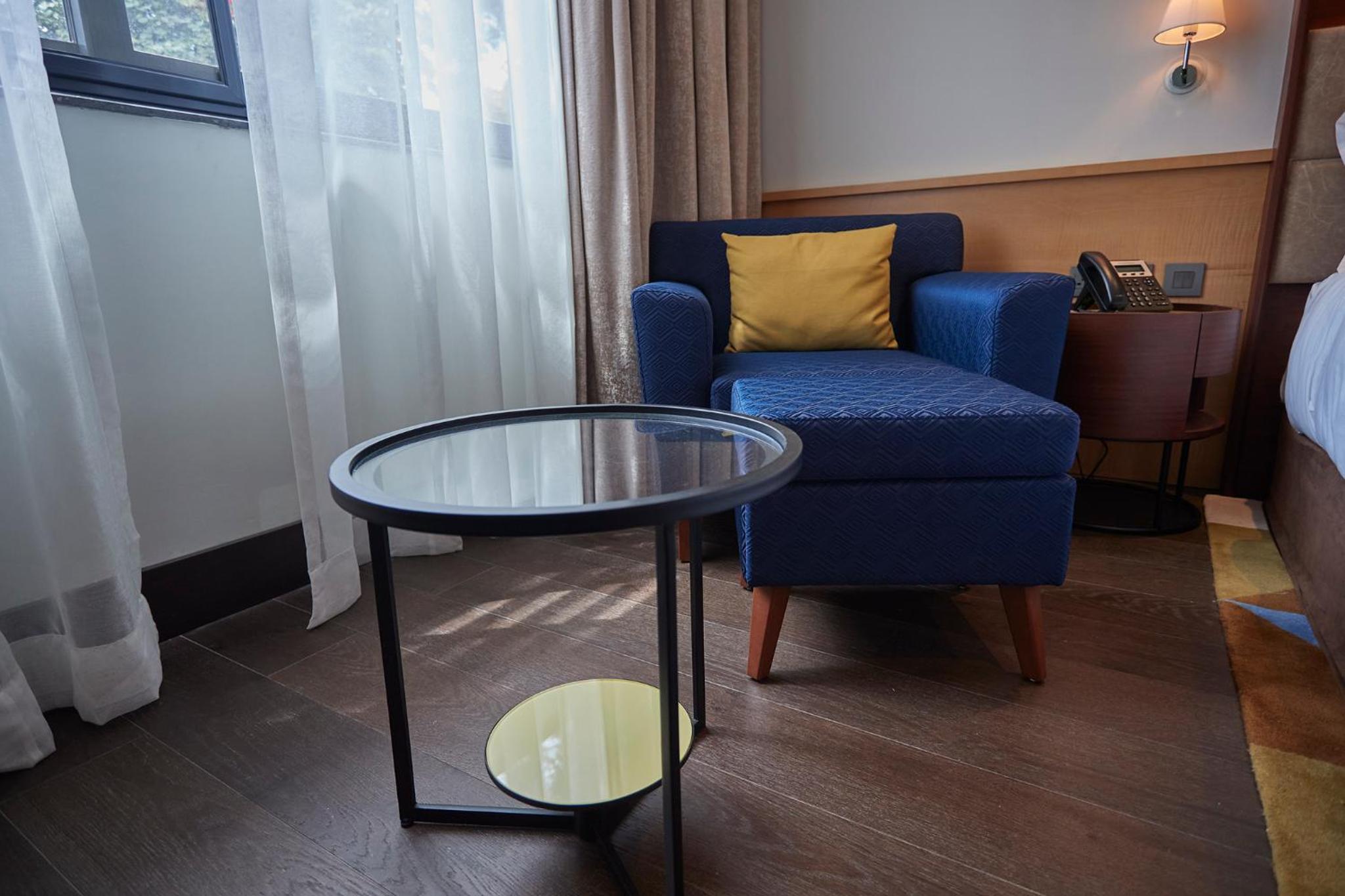 Executive Suite - Photo 4