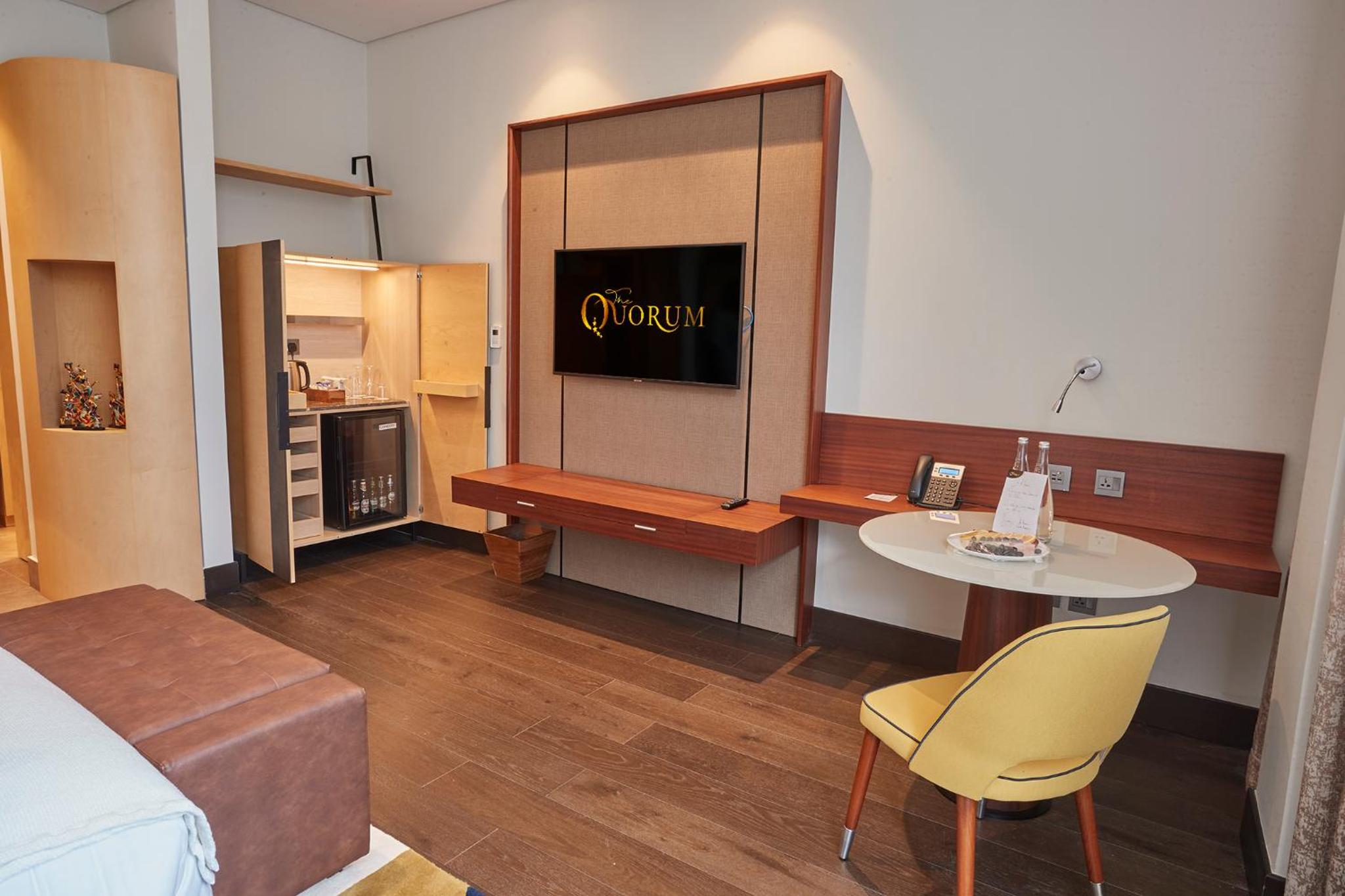 Executive Suite - Photo 10