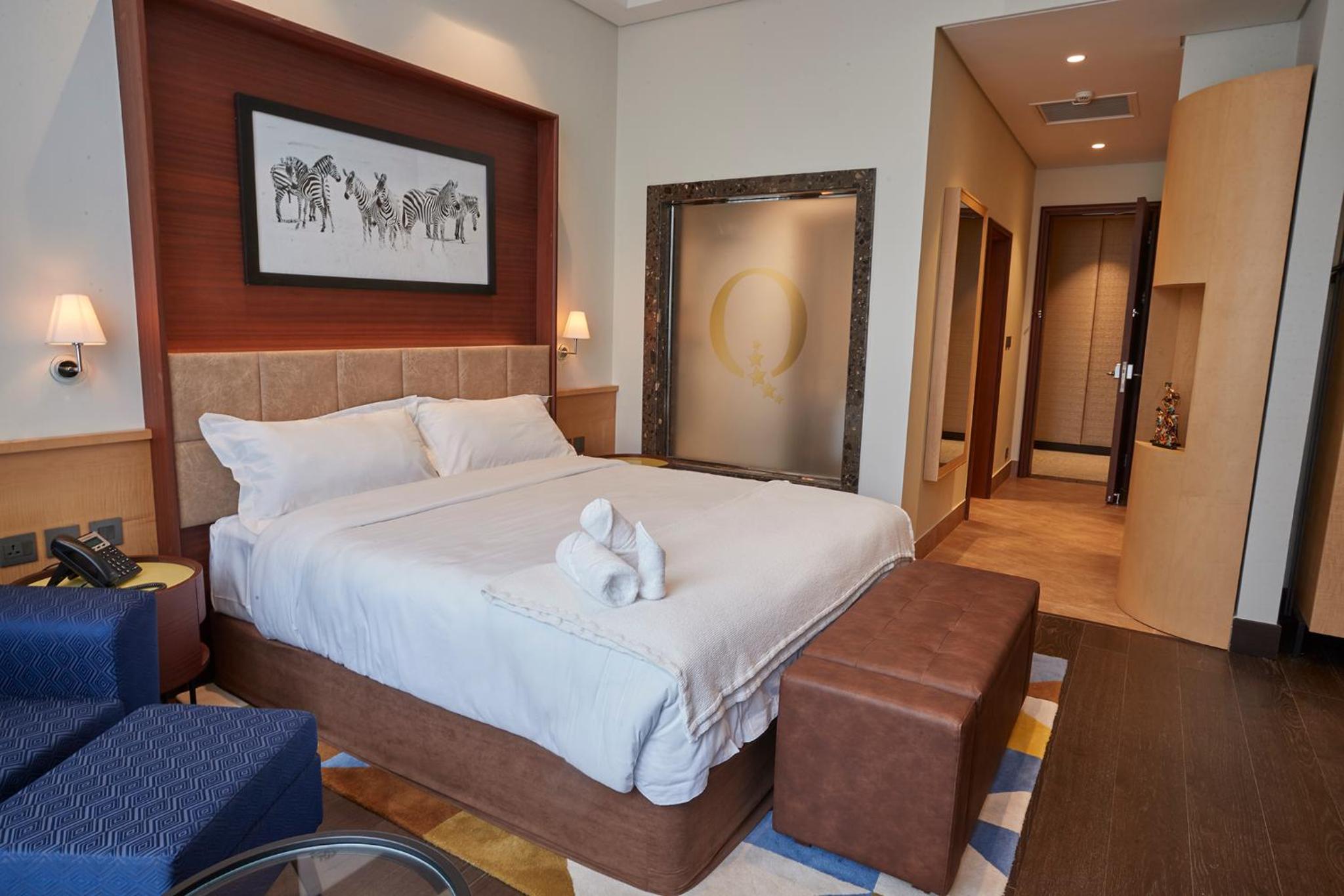 Executive Suite - Photo 11