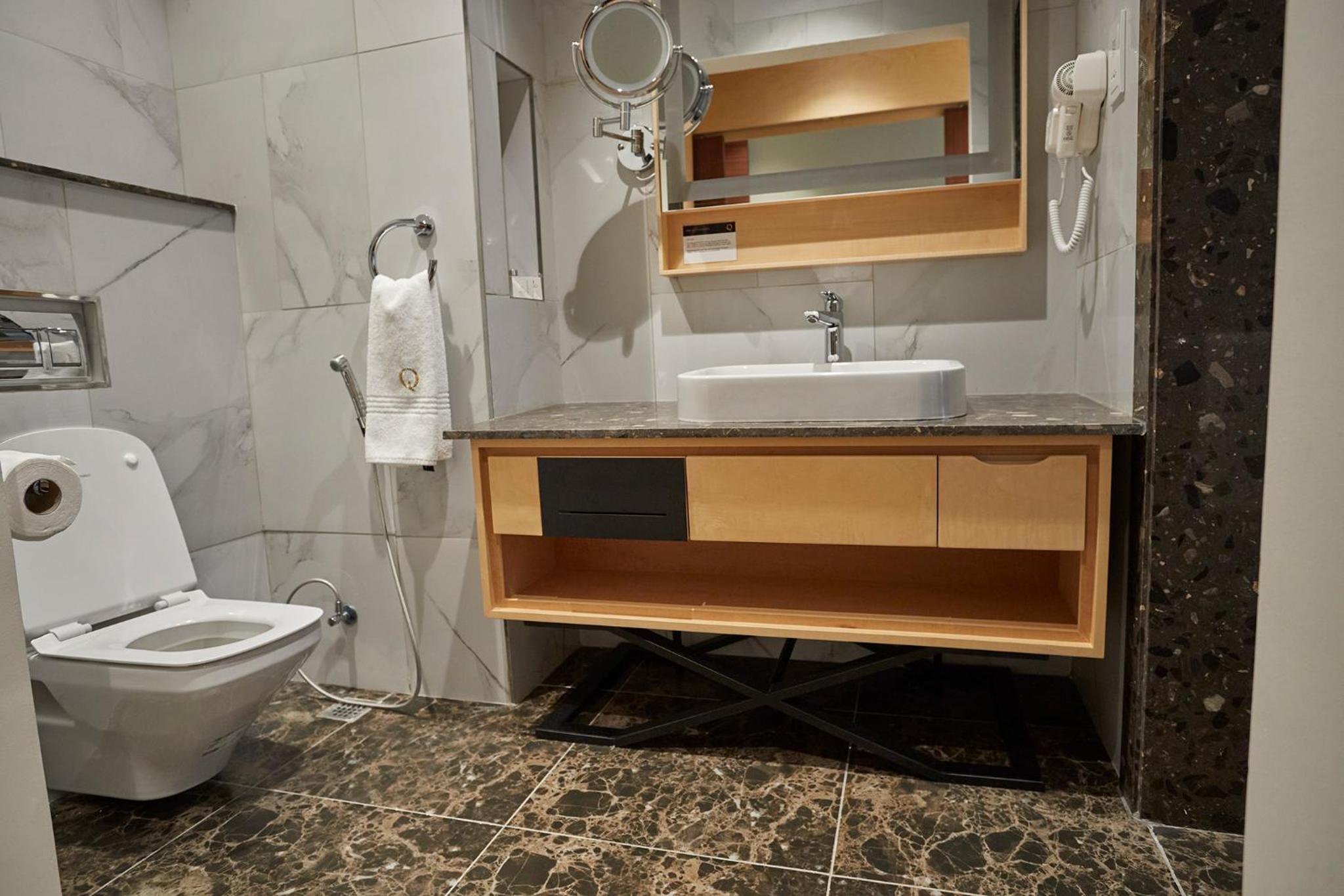Deluxe Suite - Photo 3