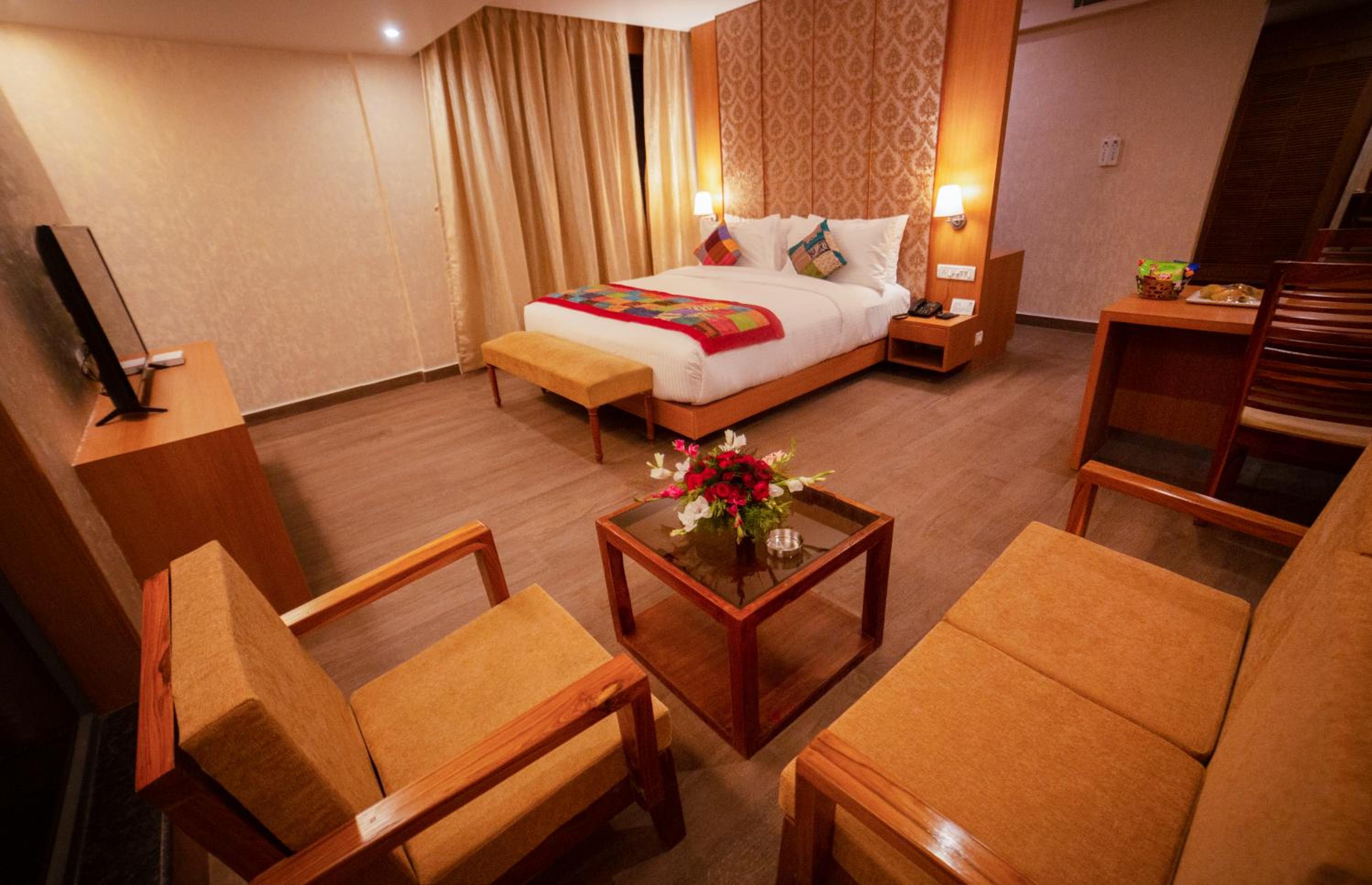 Royal Suites with Living Area & Balcony Sit-out - Photo 6