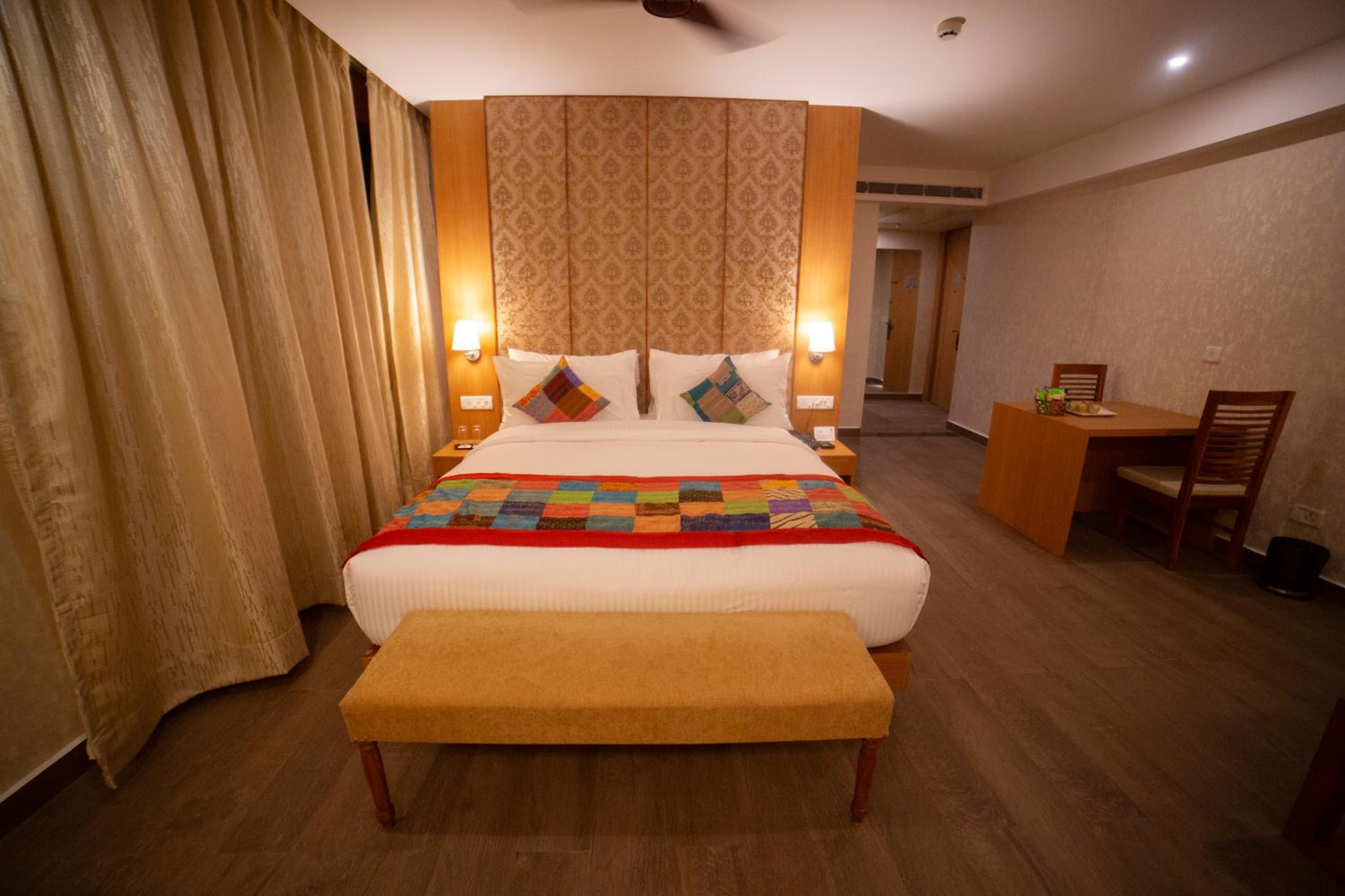 Royal Suites with Living Area & Balcony Sit-out - Photo 5