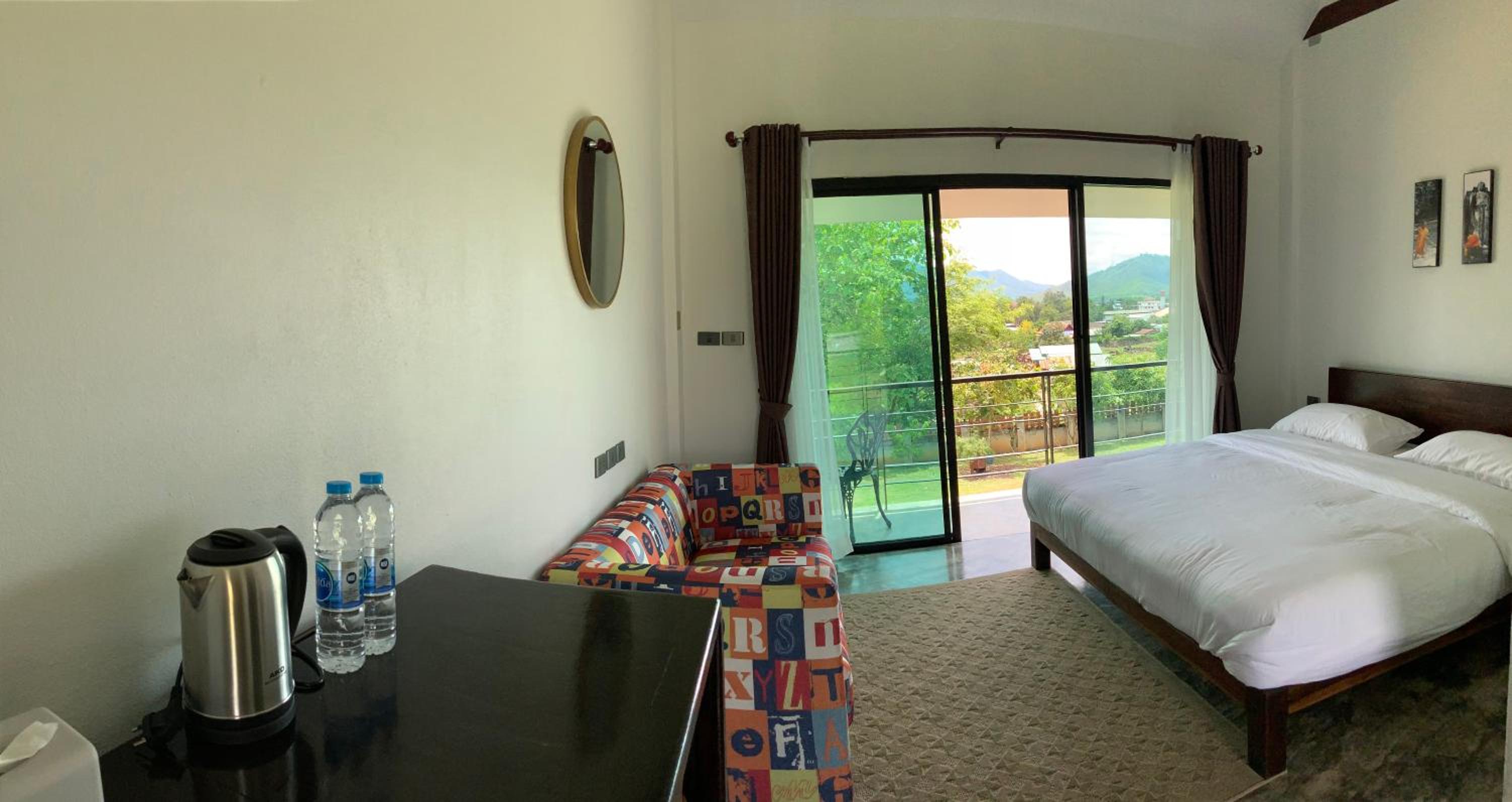 Deluxe Queen Room - Photo 14