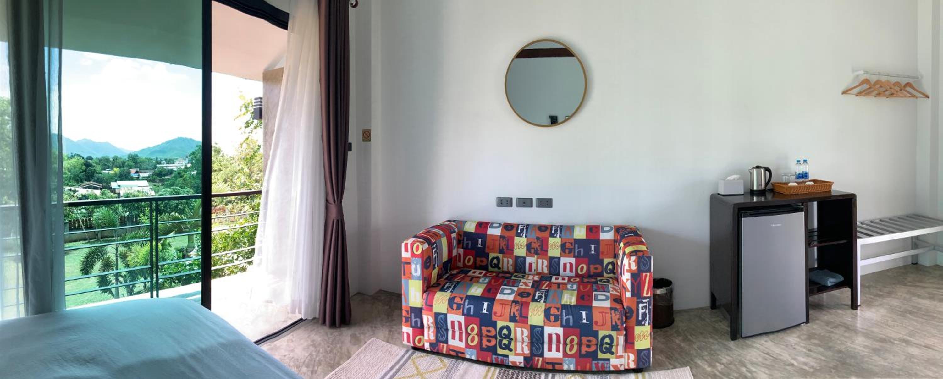 Deluxe Queen Room - Photo 13