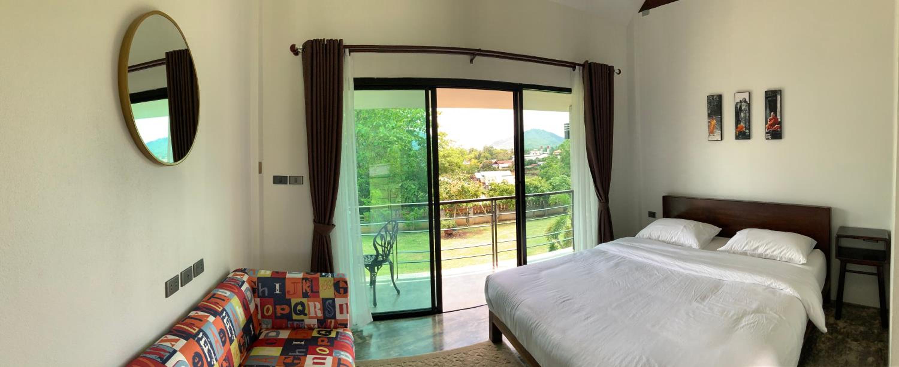 Deluxe Queen Room - Photo 16
