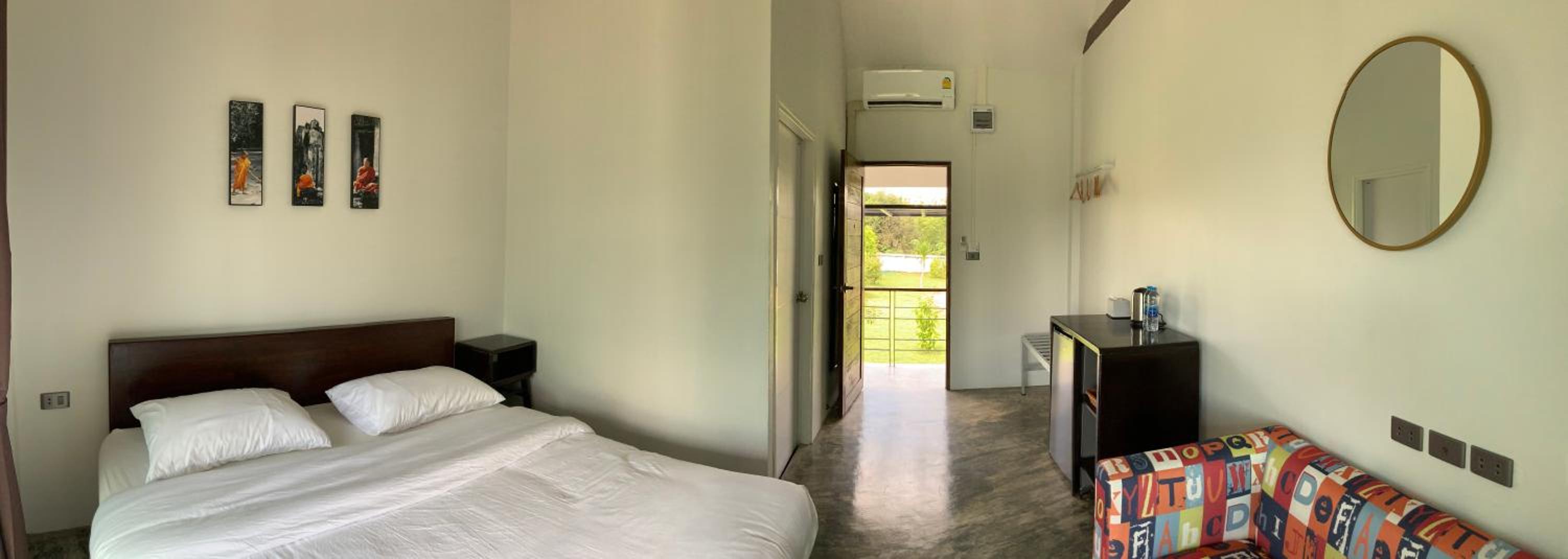Deluxe Queen Room - Photo 15
