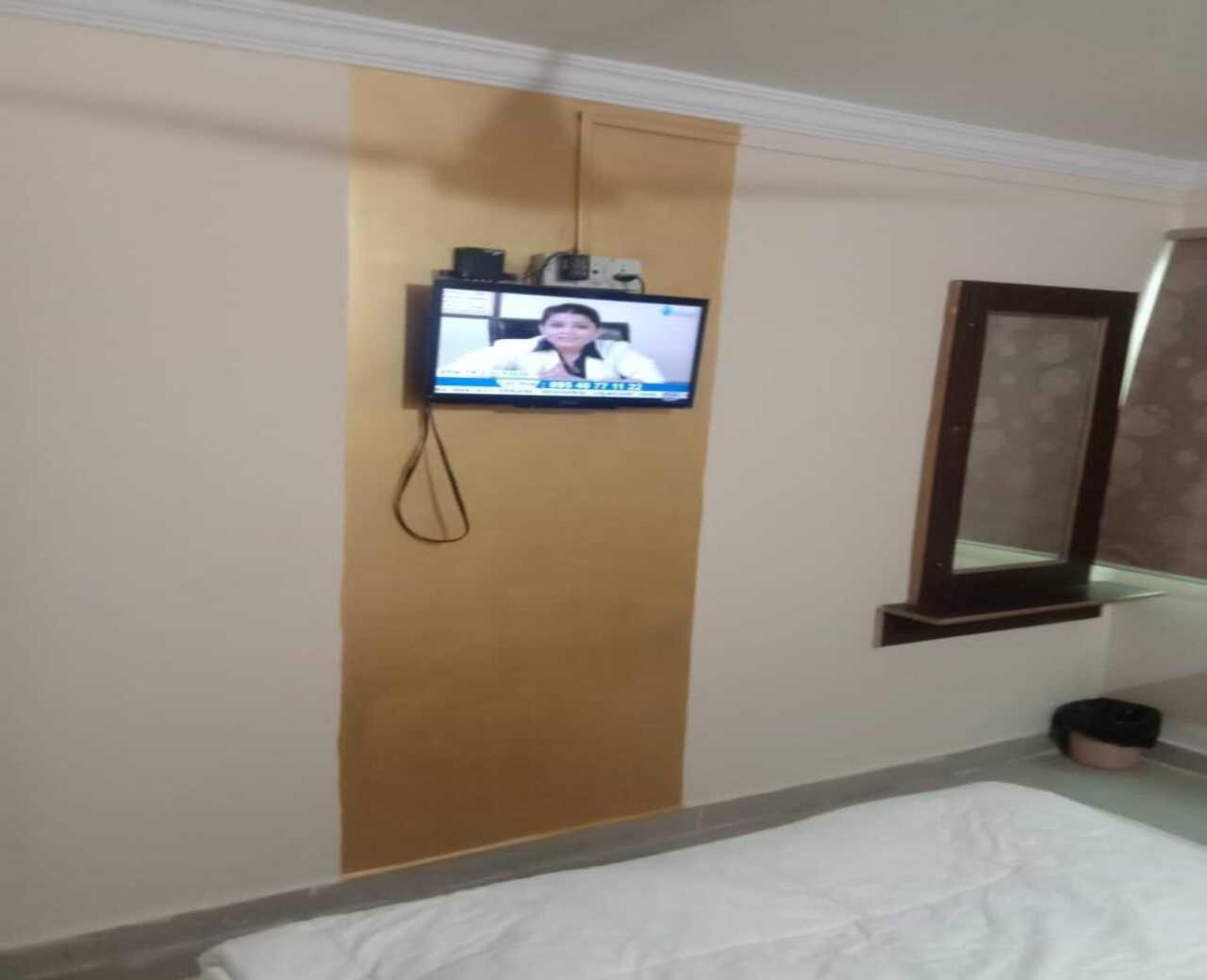 Budget Double Room - Photo 16