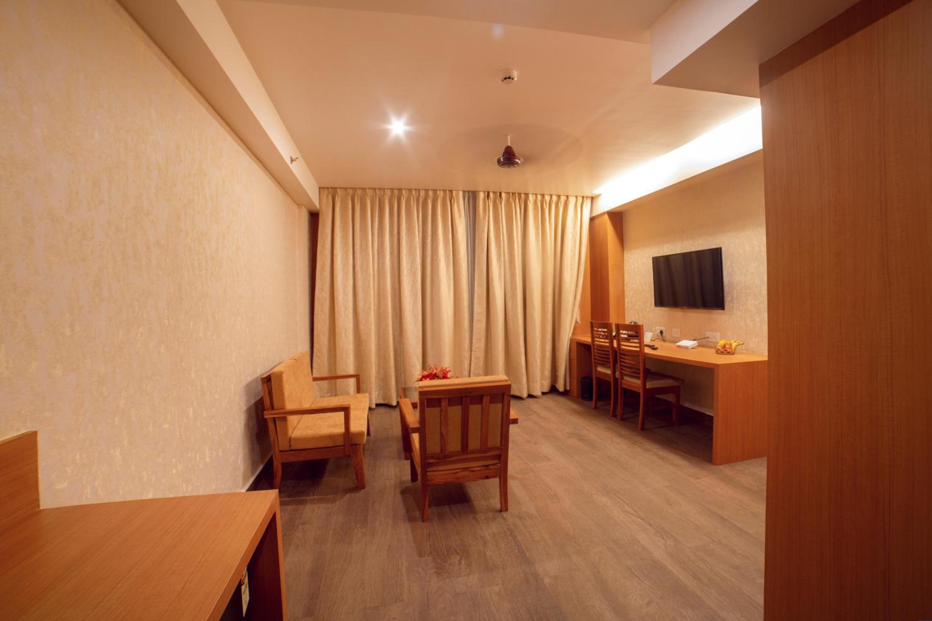 Maharaja Suites with Living Room & Balcony Sit-out - Photo 5