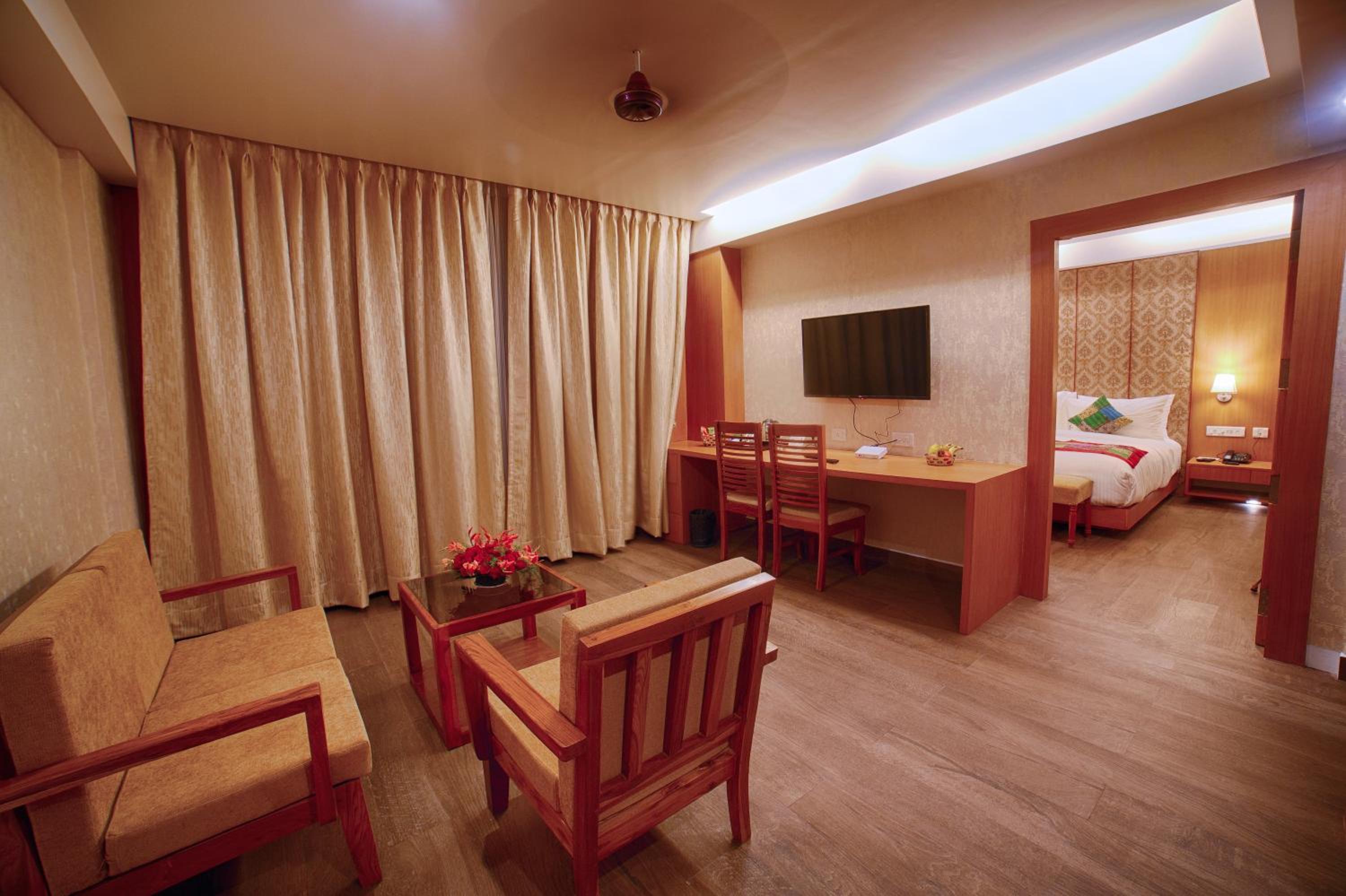 Maharaja Suites with Living Room & Balcony Sit-out - Photo 6