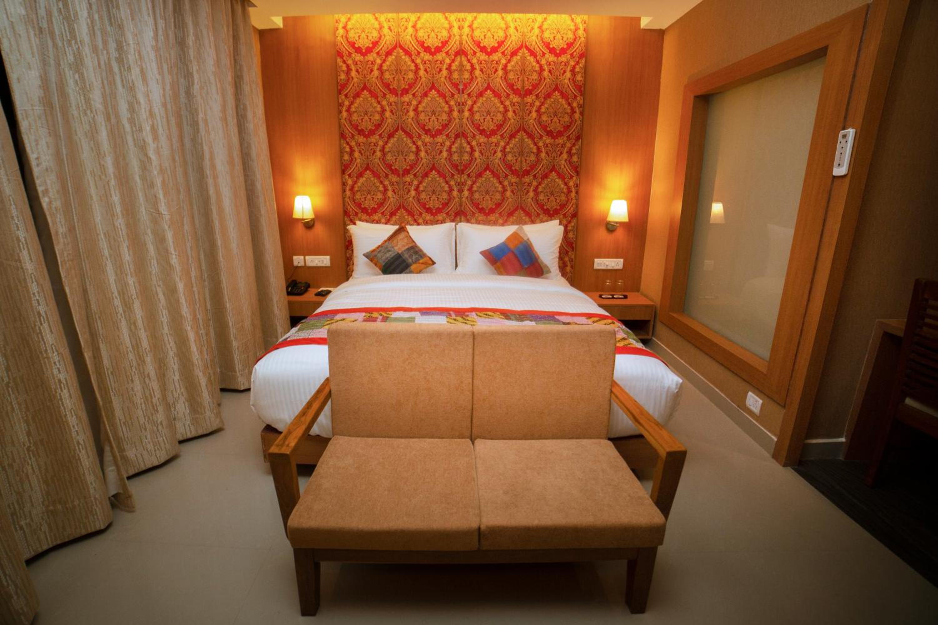 Cabana Premium with Private Sit-out (Direct Swimming Pool Access) - Photo 4