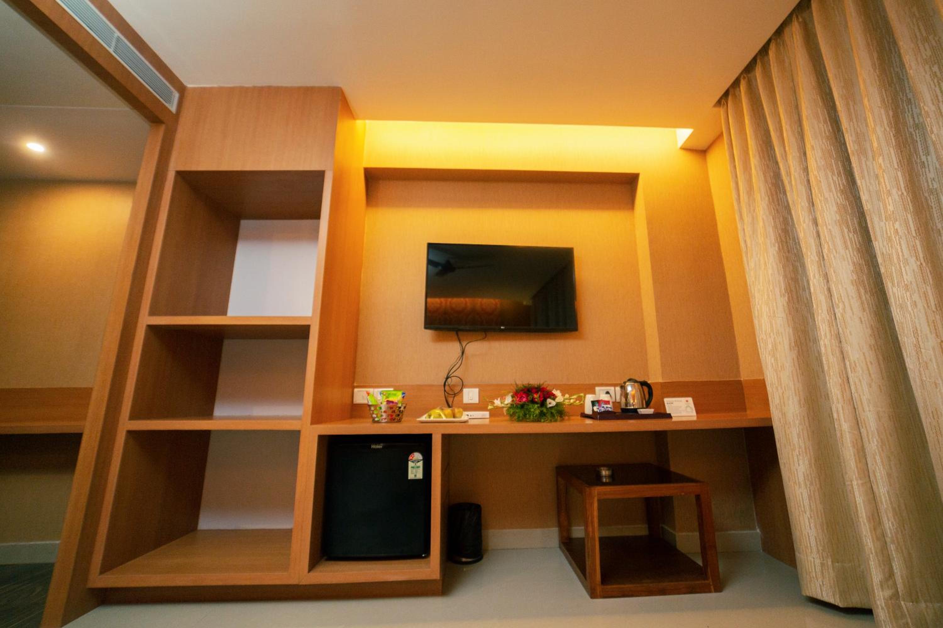 Cabana Premium with Private Sit-out (Direct Swimming Pool Access) - Photo 1