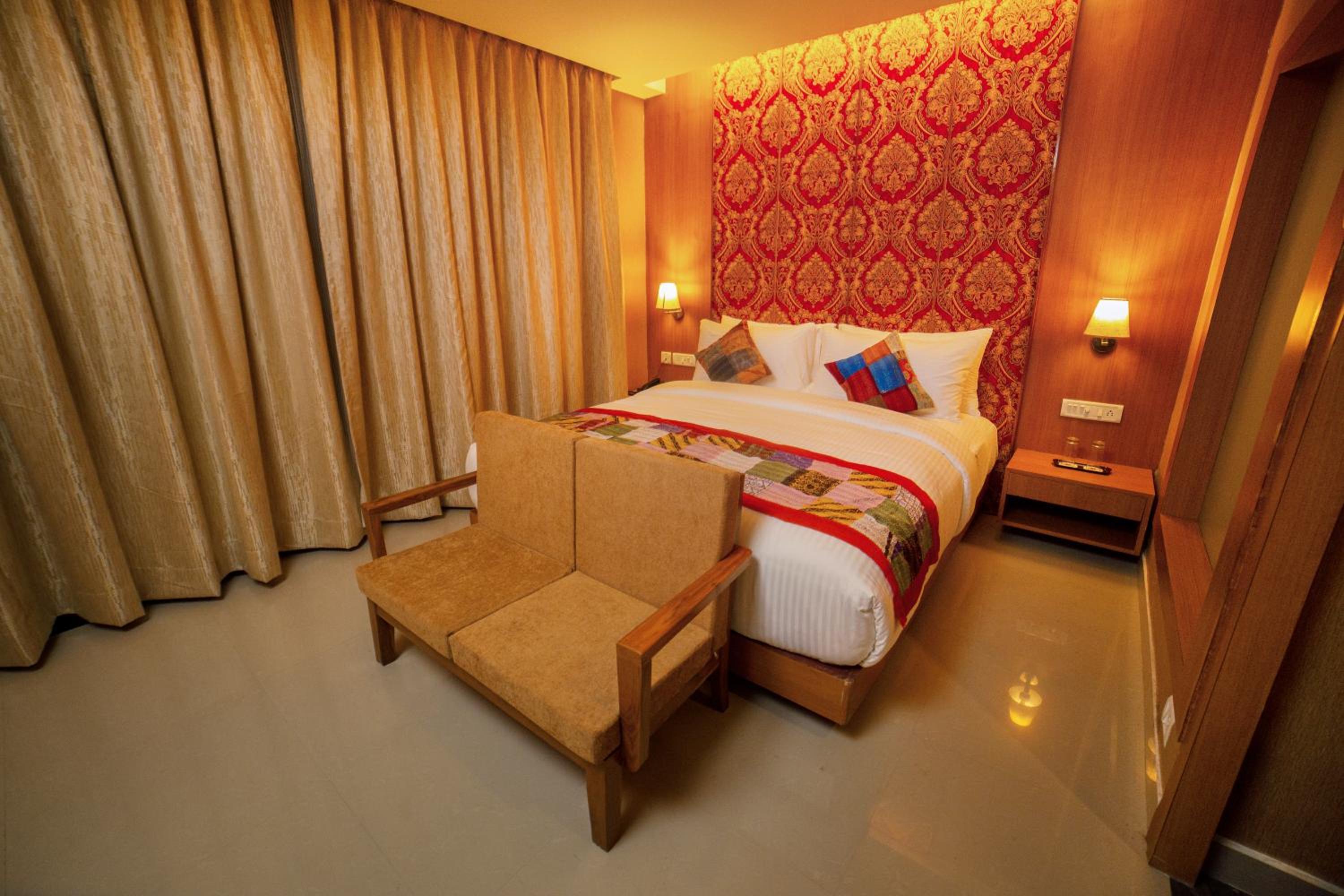 Cabana Premium with Private Sit-out (Direct Swimming Pool Access) - Photo 2