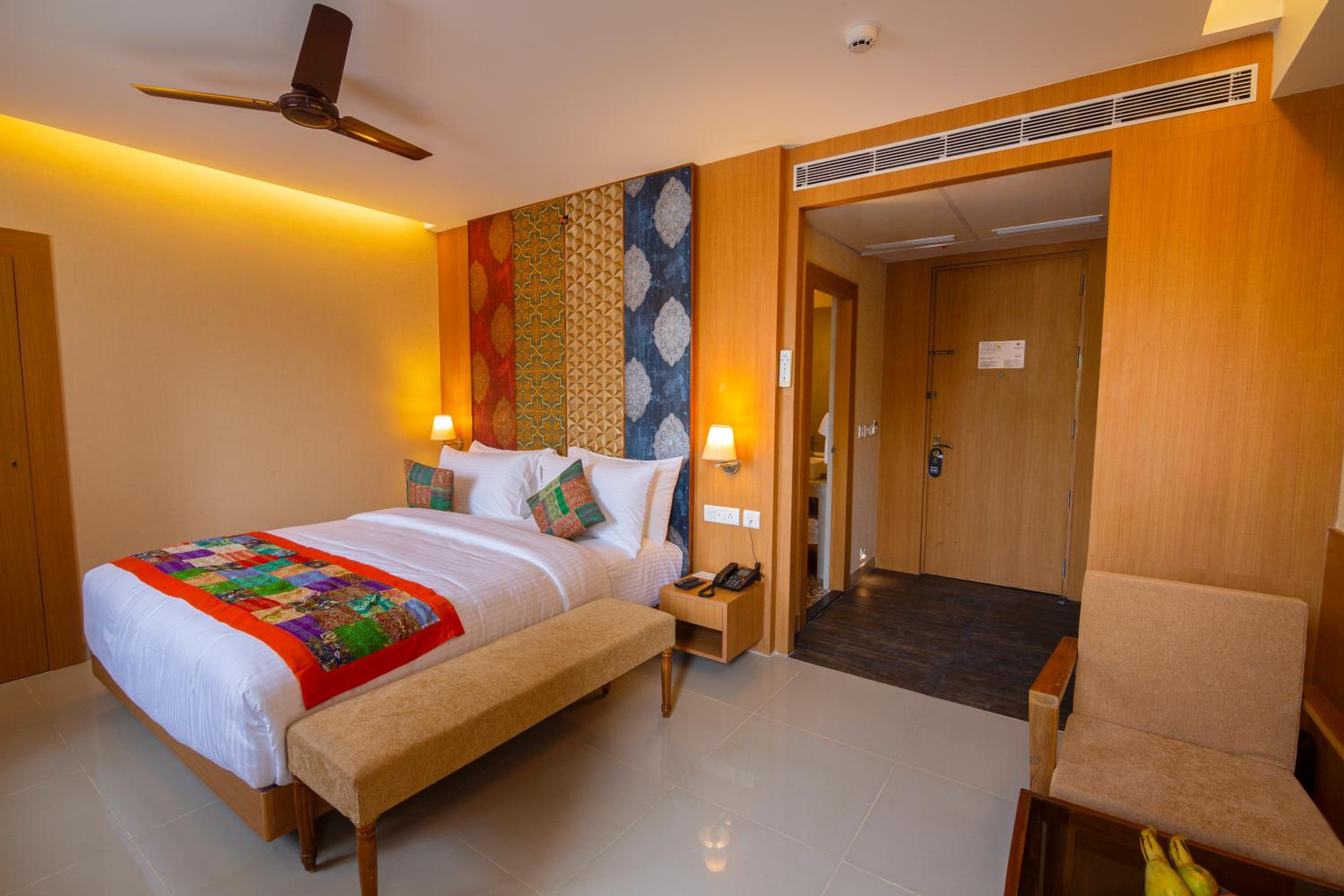 Superior Pool View Room with Balcony Sit-out - Photo 8