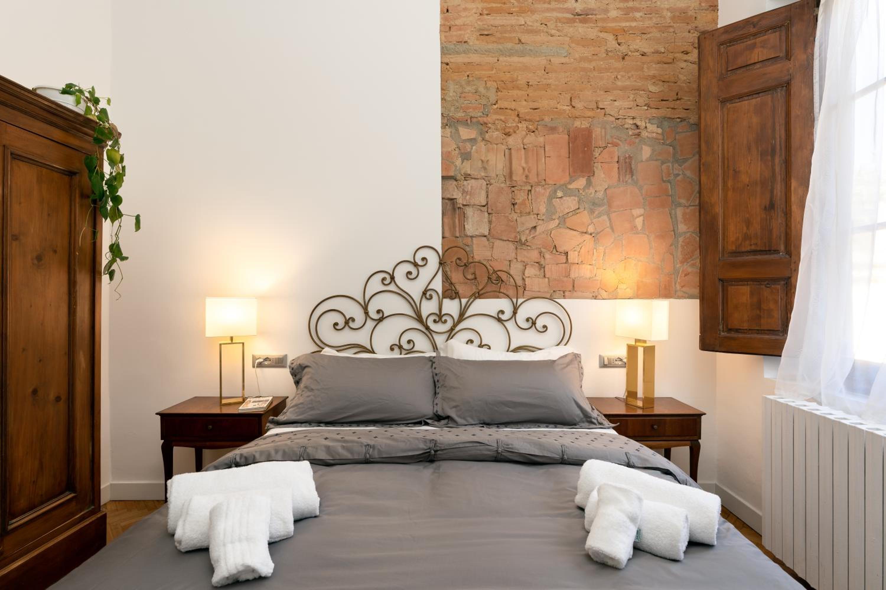 Deluxe One-Bedroom Apartment with Garden View