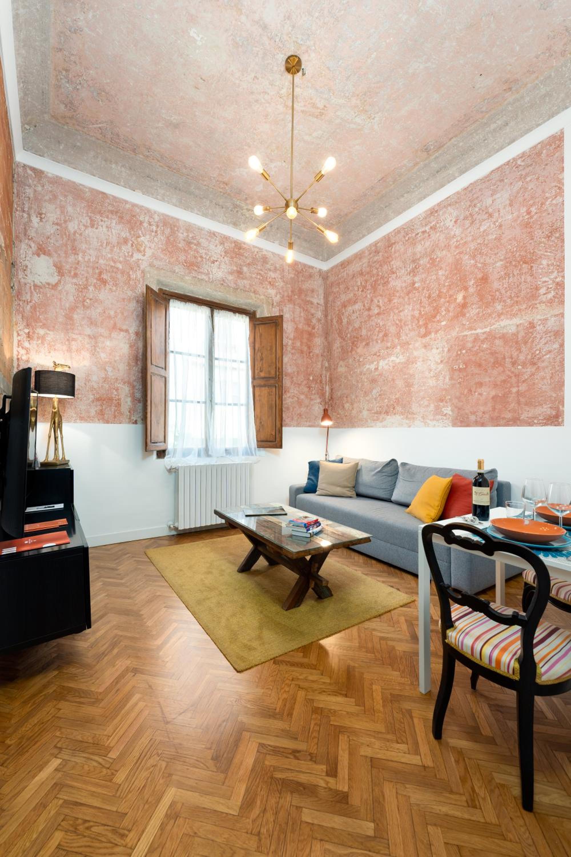 Deluxe One-Bedroom Apartment with Garden View thumbnail 5