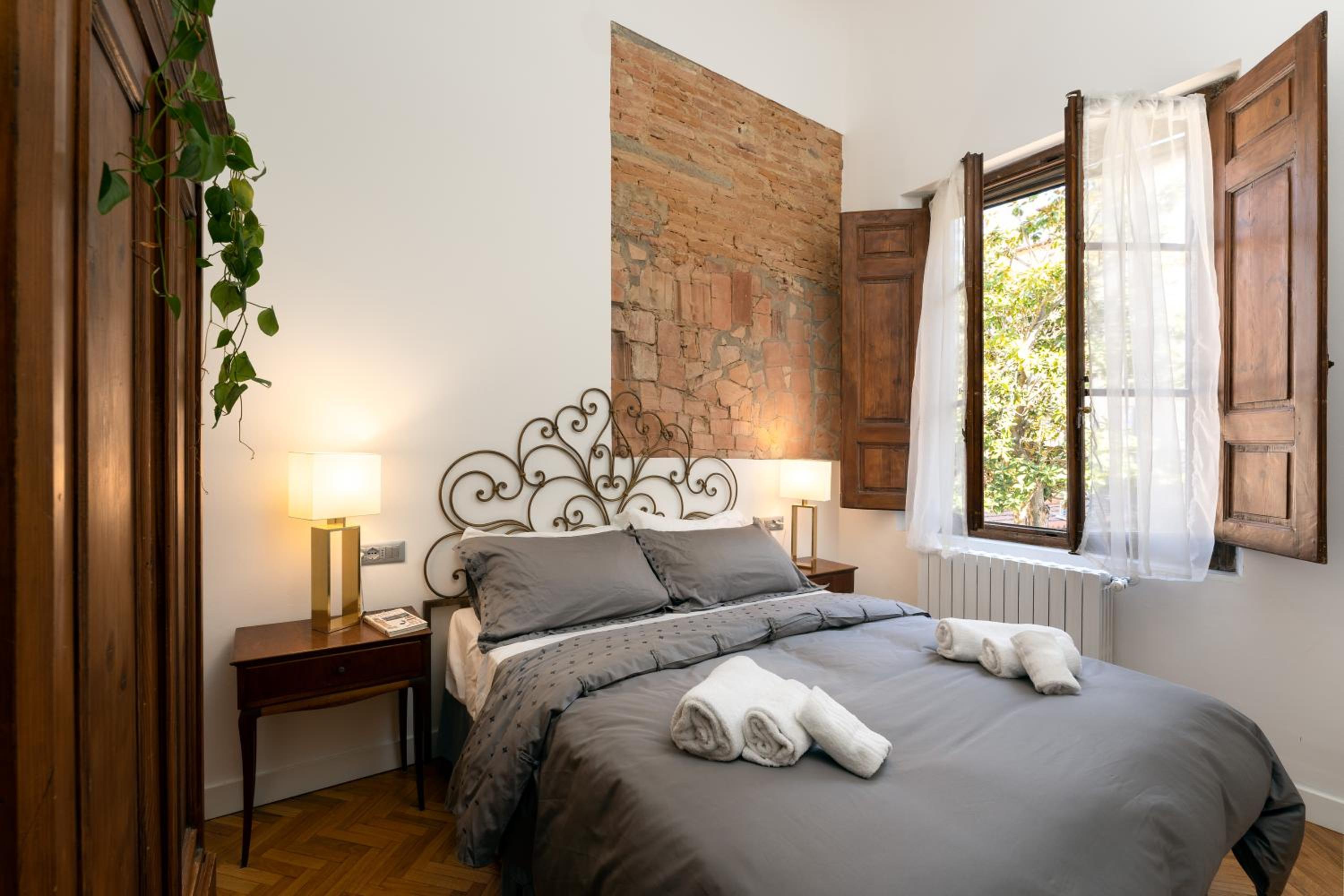 Deluxe One-Bedroom Apartment with Garden View
