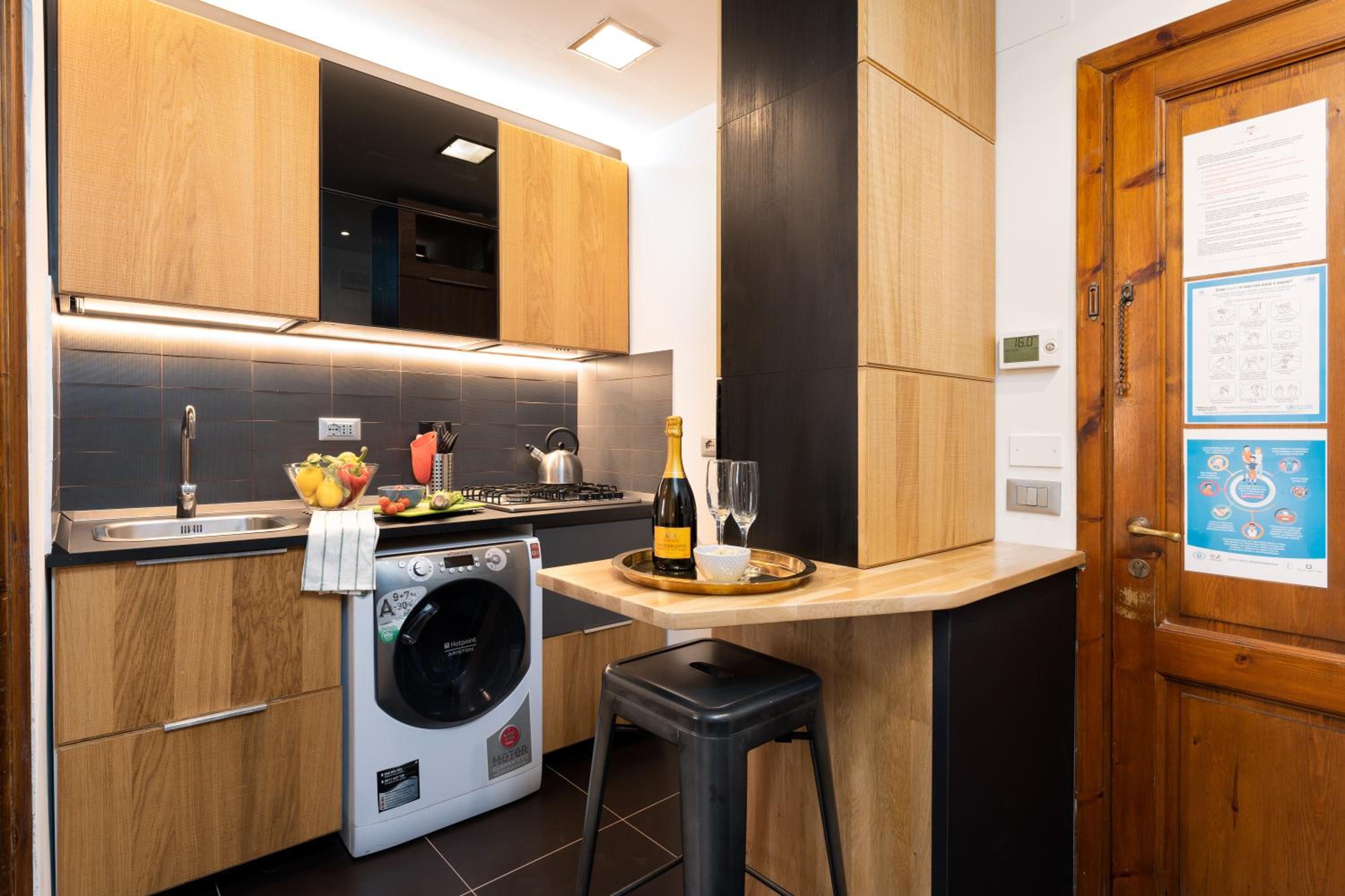 Deluxe One-Bedroom Apartment with Garden View thumbnail 5