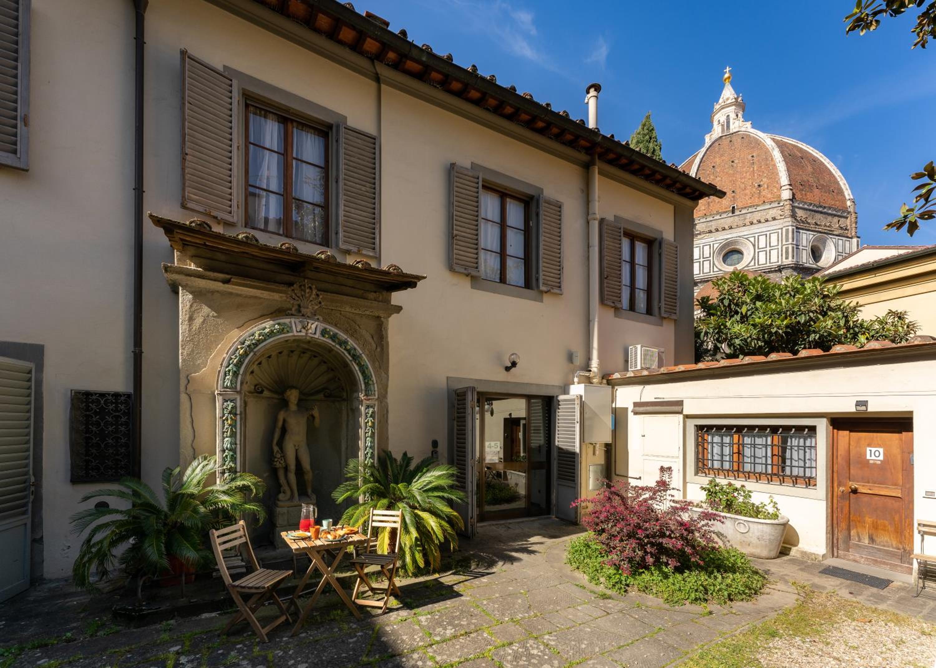 Deluxe One-Bedroom Apartment with Garden View