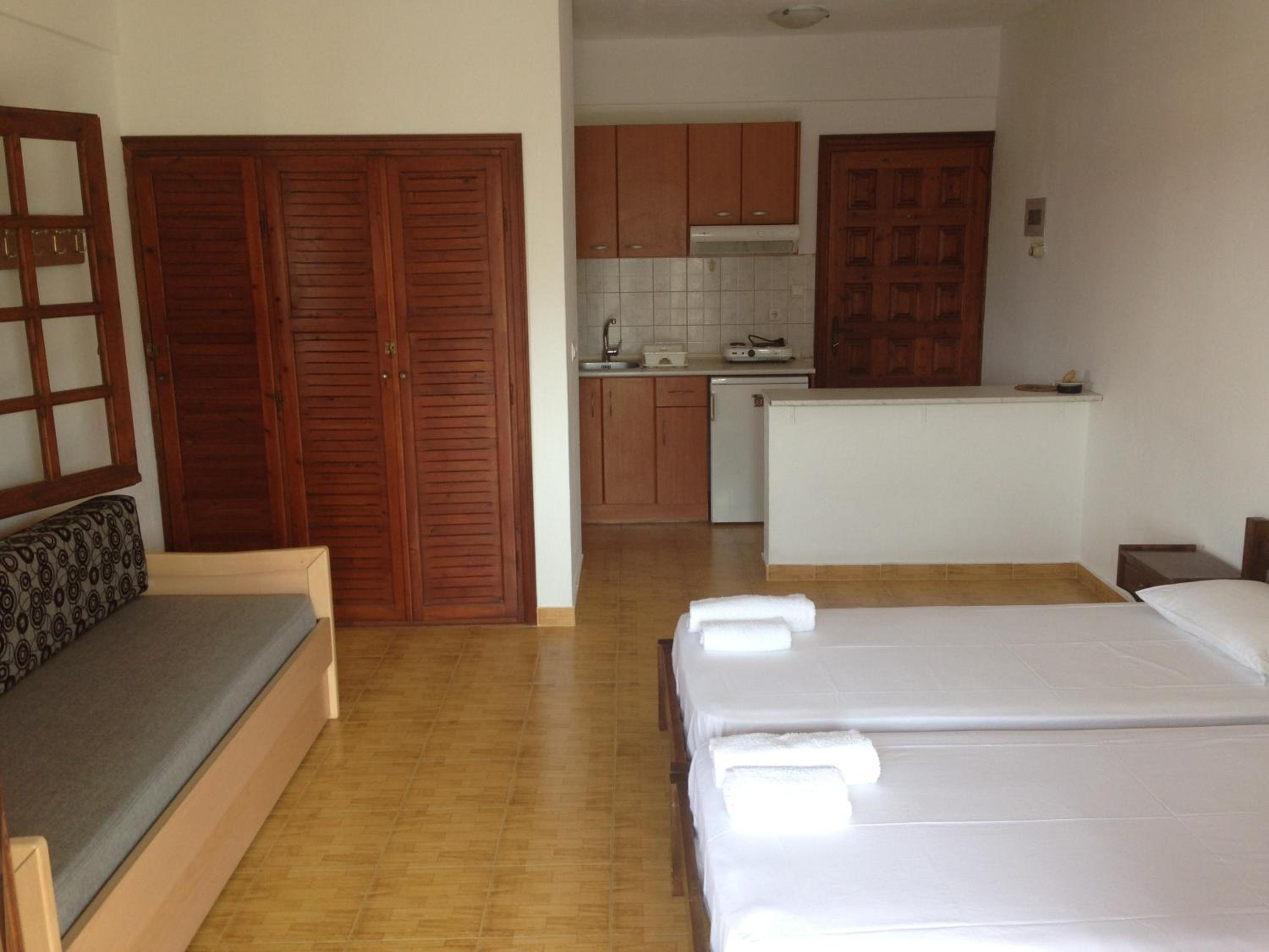 Studio (3 Adults)