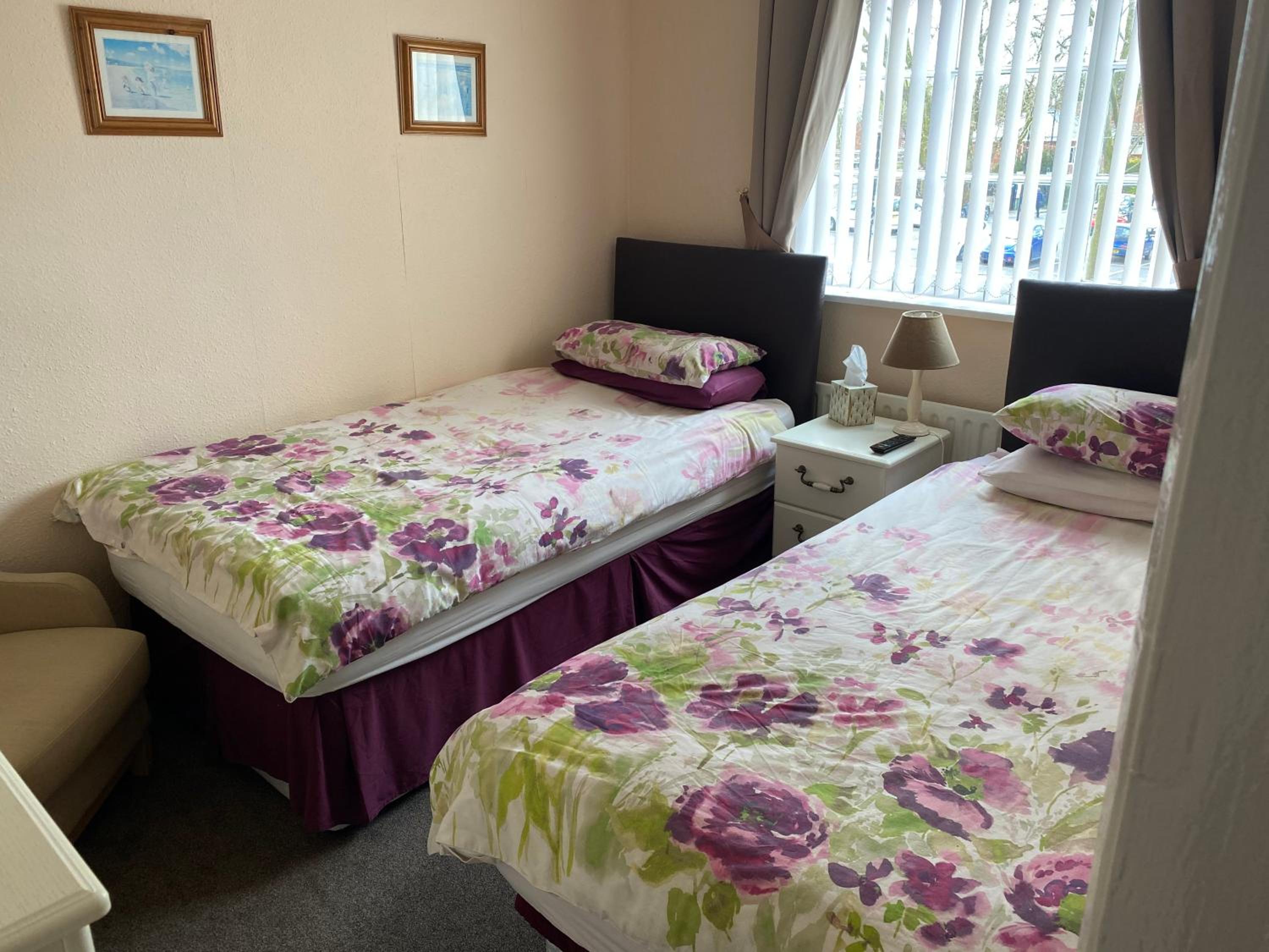 Twin Room with Shower