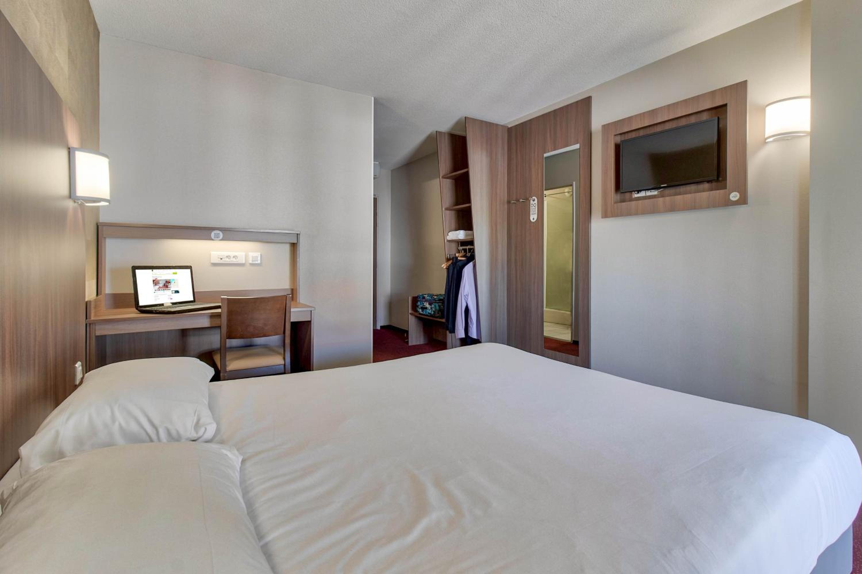 Double Room - Photo 8