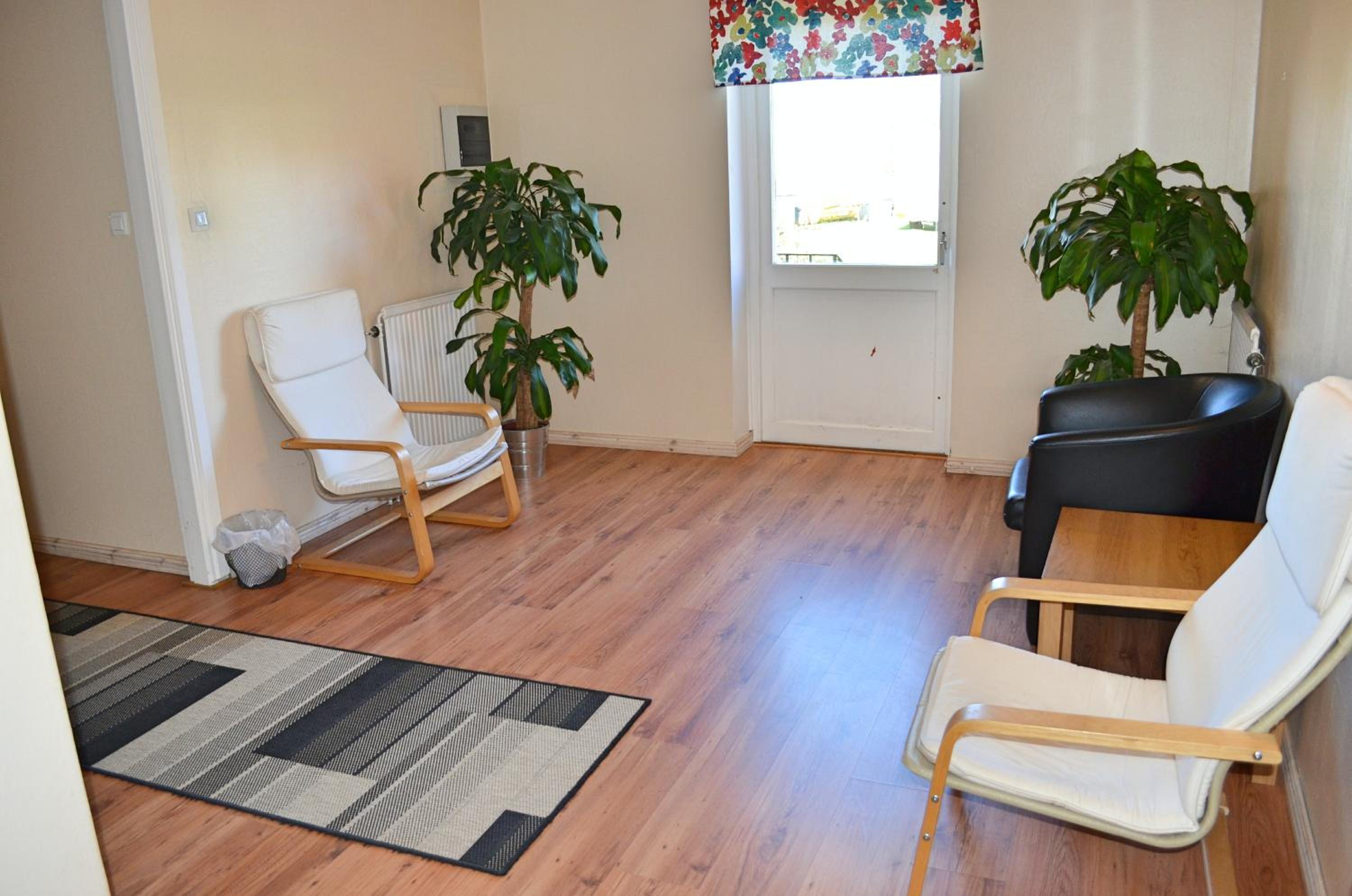 Budget Single Room with Shared Toilet and Bathroom photo 3