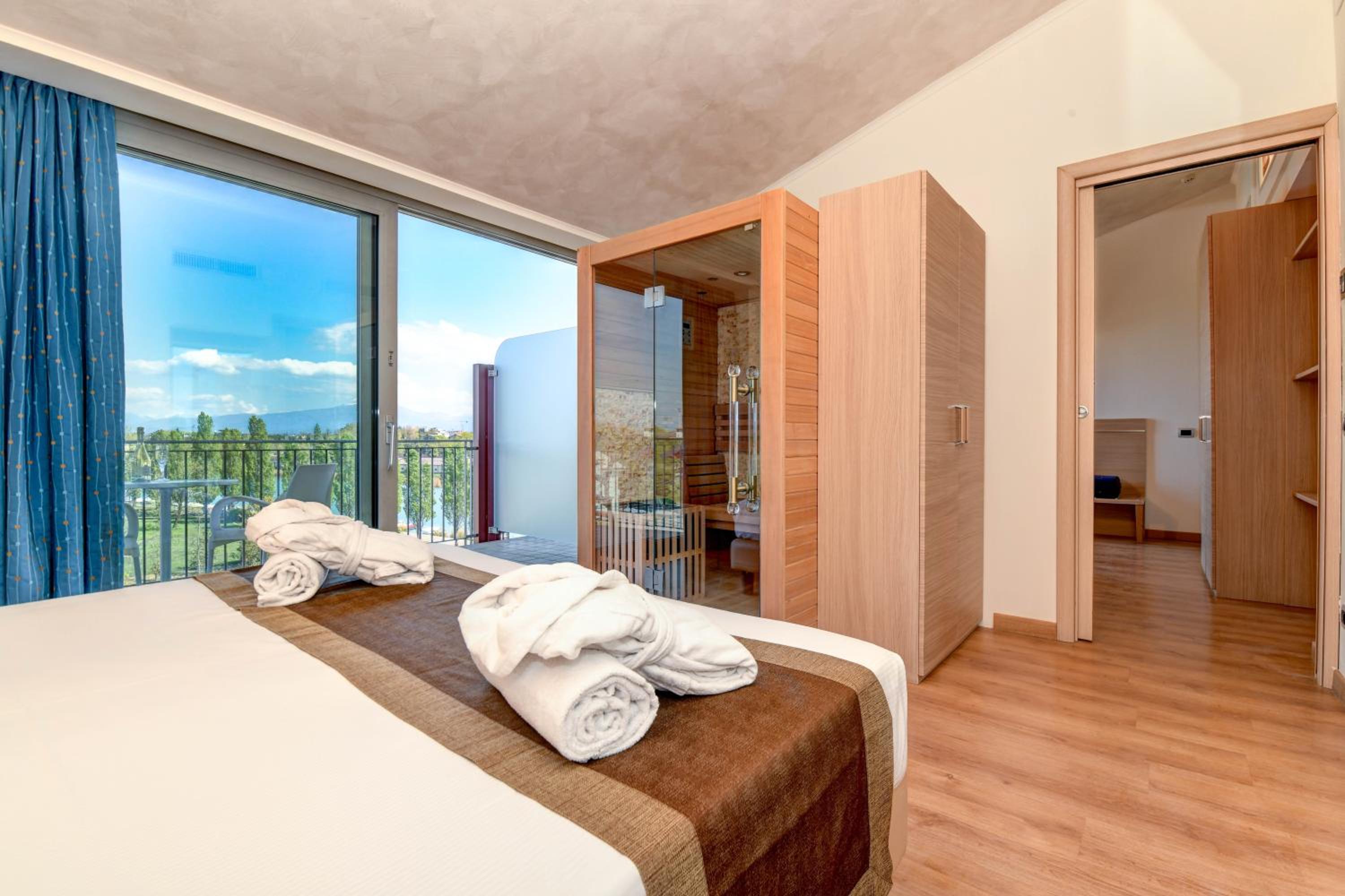 Junior Suite with Balcony and Sauna - Photo 1