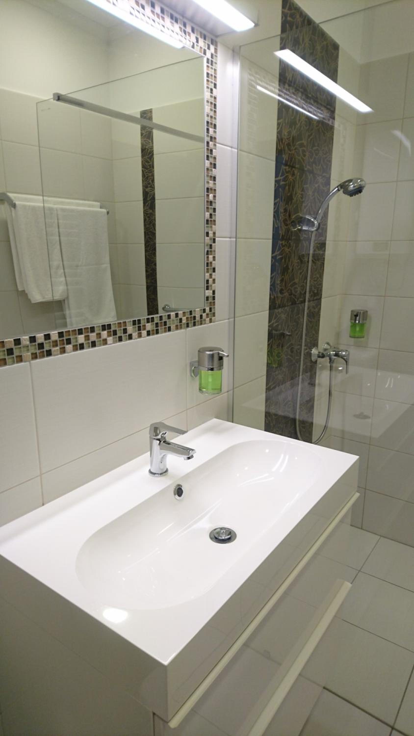 Double Room with Private Bathroom photo 2