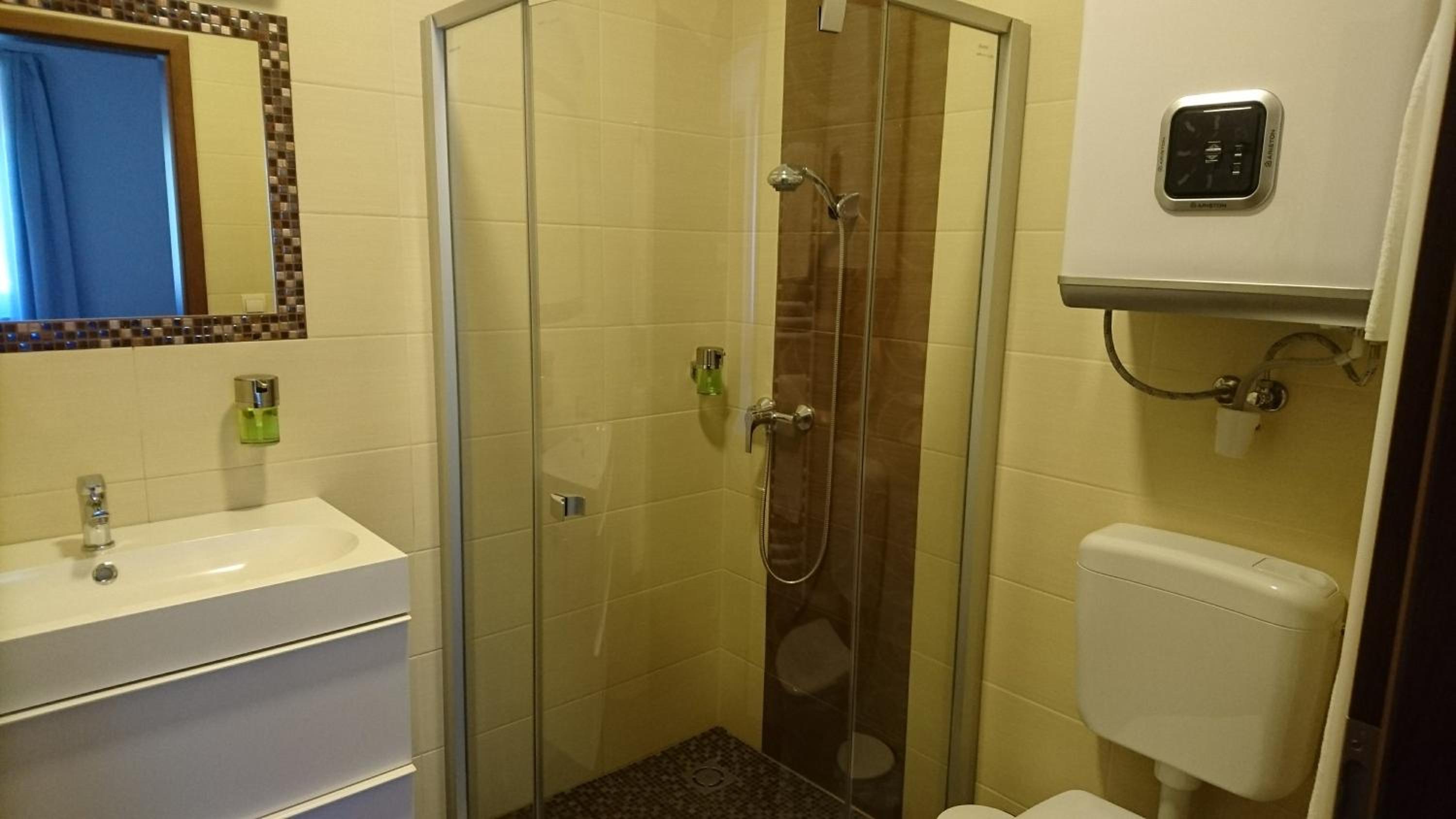 Double Room with Private Bathroom photo 2