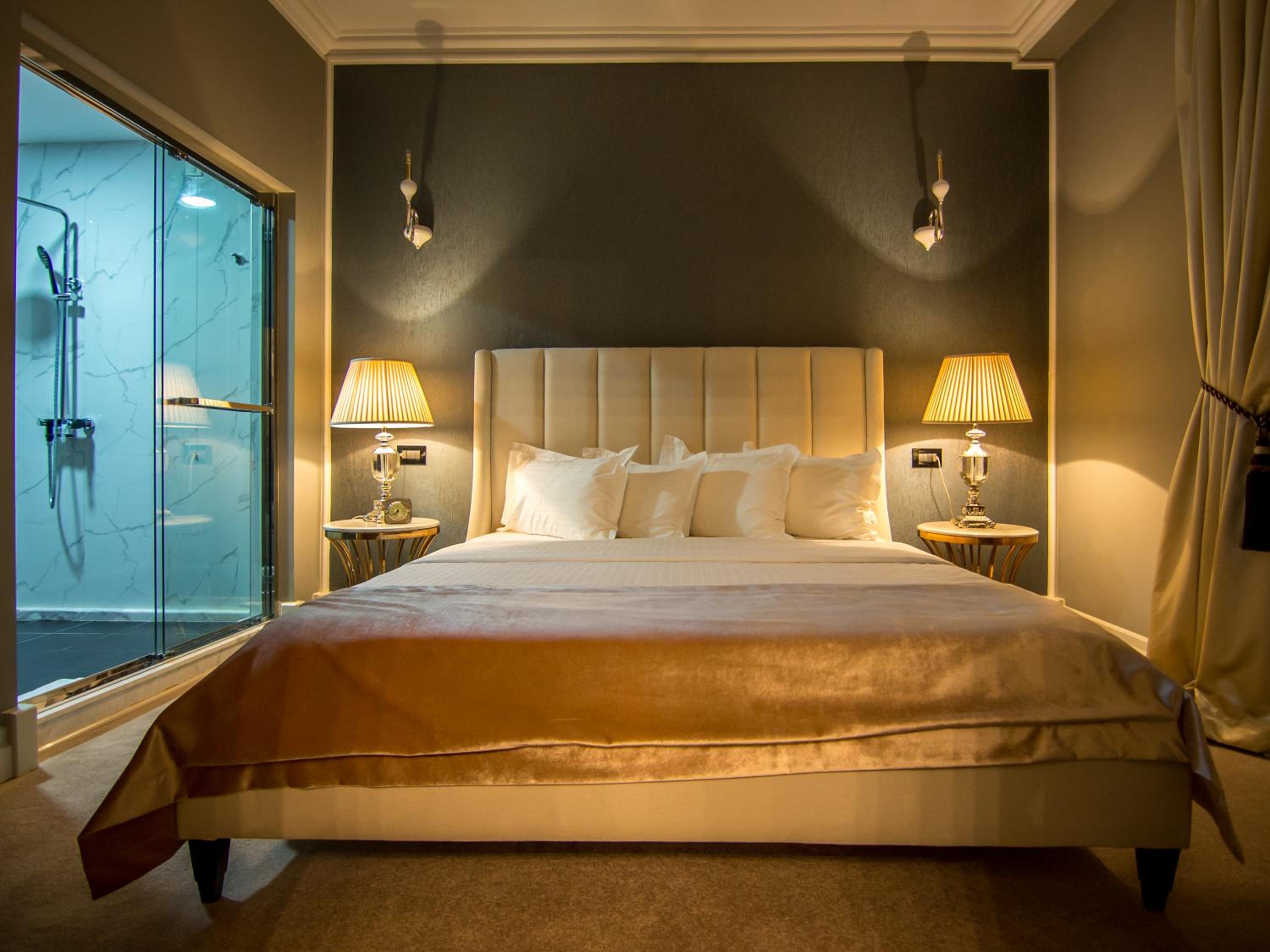 Executive Suite - Photo 12